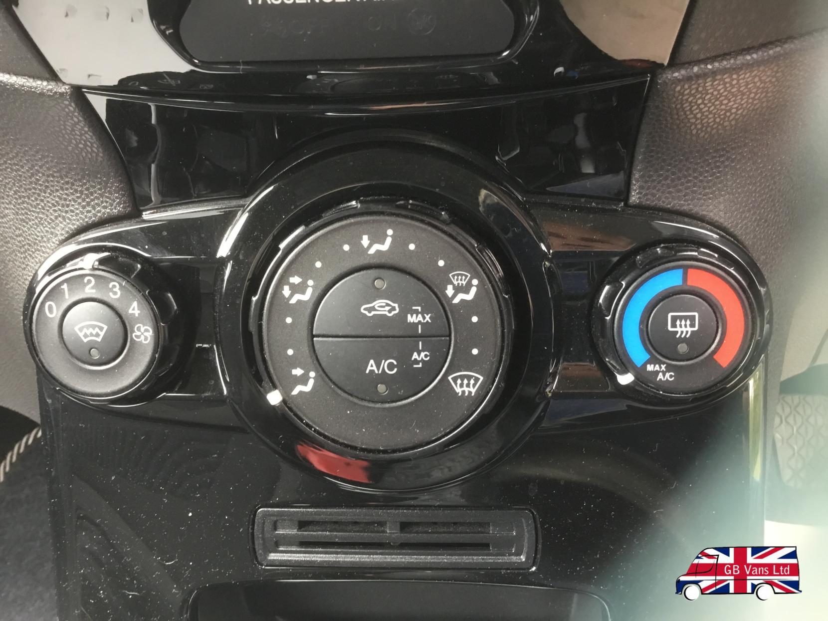 Ford Fiesta 1.25 Zetec Hatchback 3dr Petrol Manual Euro 6 (82 ps)