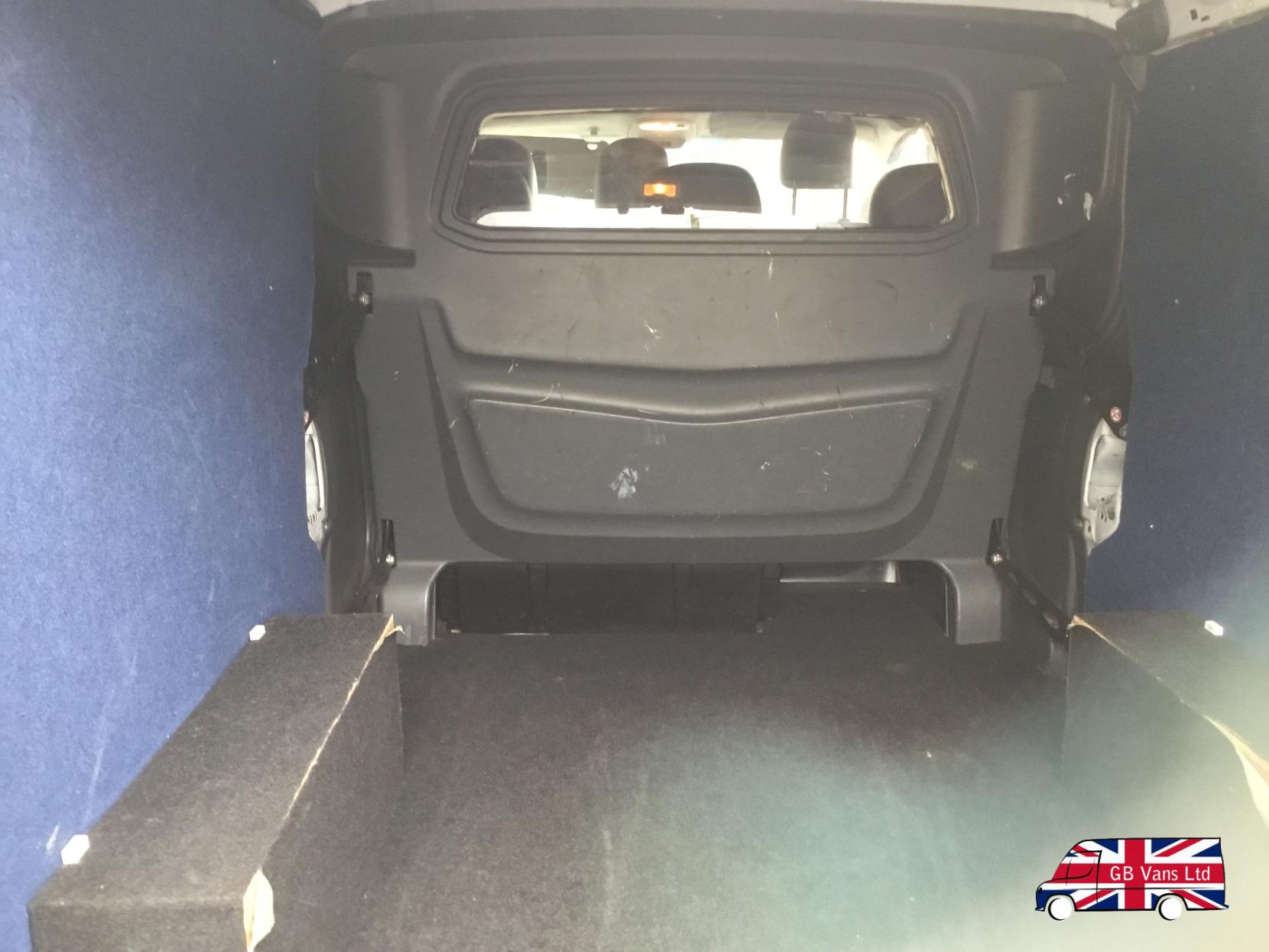 Vauxhall Vivaro 1.6 CDTi 2900 Sportive Crew Van Double Cab 5dr Diesel Manual L2 H1 Euro 5 (6 Seat) (115 ps)