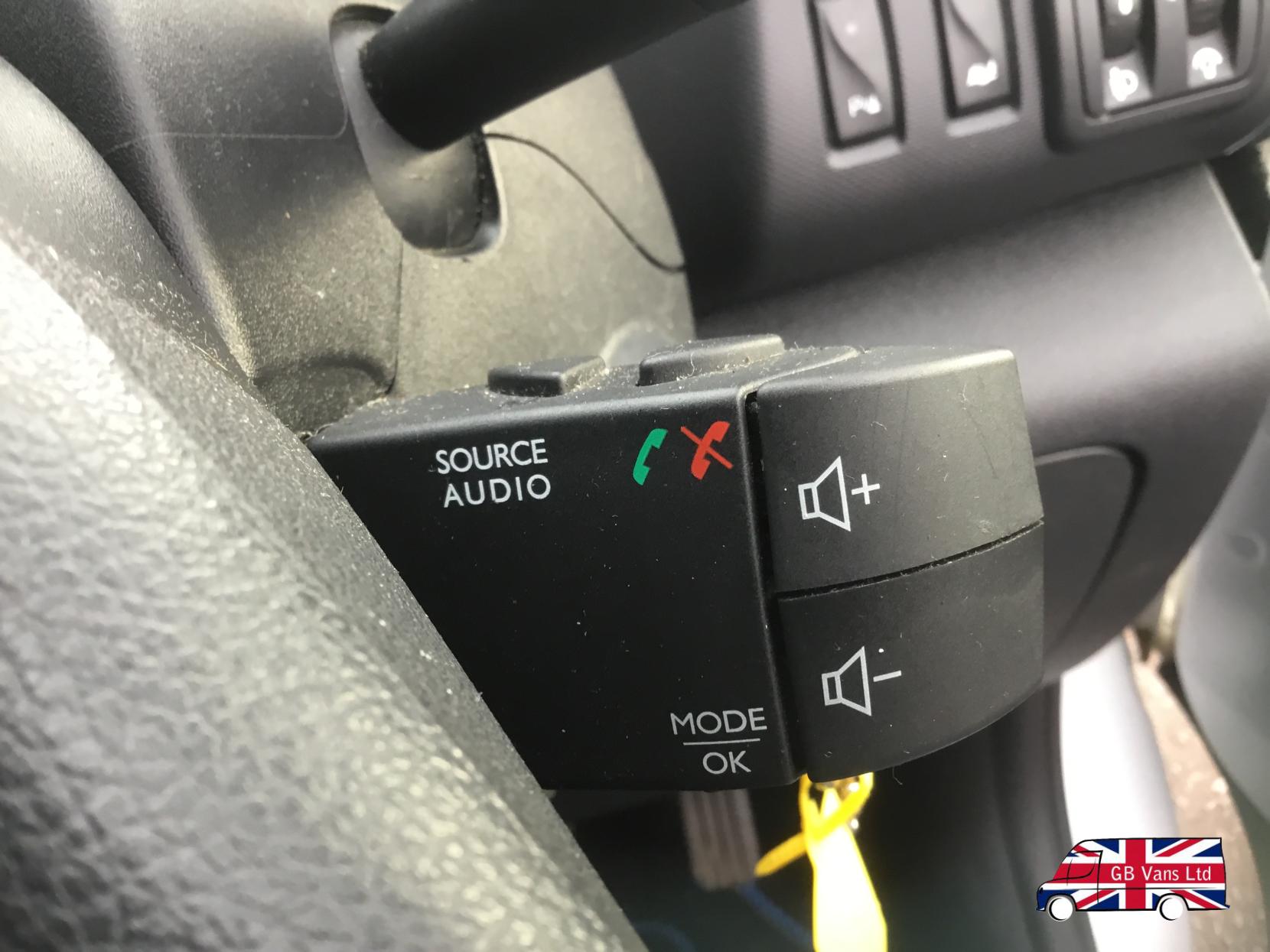 Vauxhall Vivaro 1.6 CDTi 2900 Sportive Crew Van Double Cab 5dr Diesel Manual L2 H1 Euro 5 (6 Seat) (115 ps)