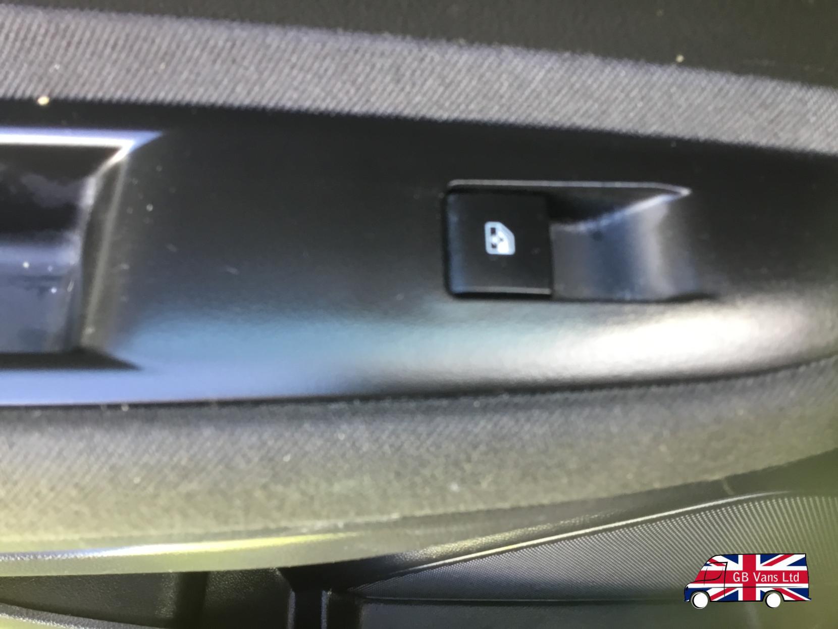 Vauxhall Mokka 1.4i Turbo Exclusiv SUV 5dr Petrol Manual 2WD Euro 6 (s/s) (140 ps)