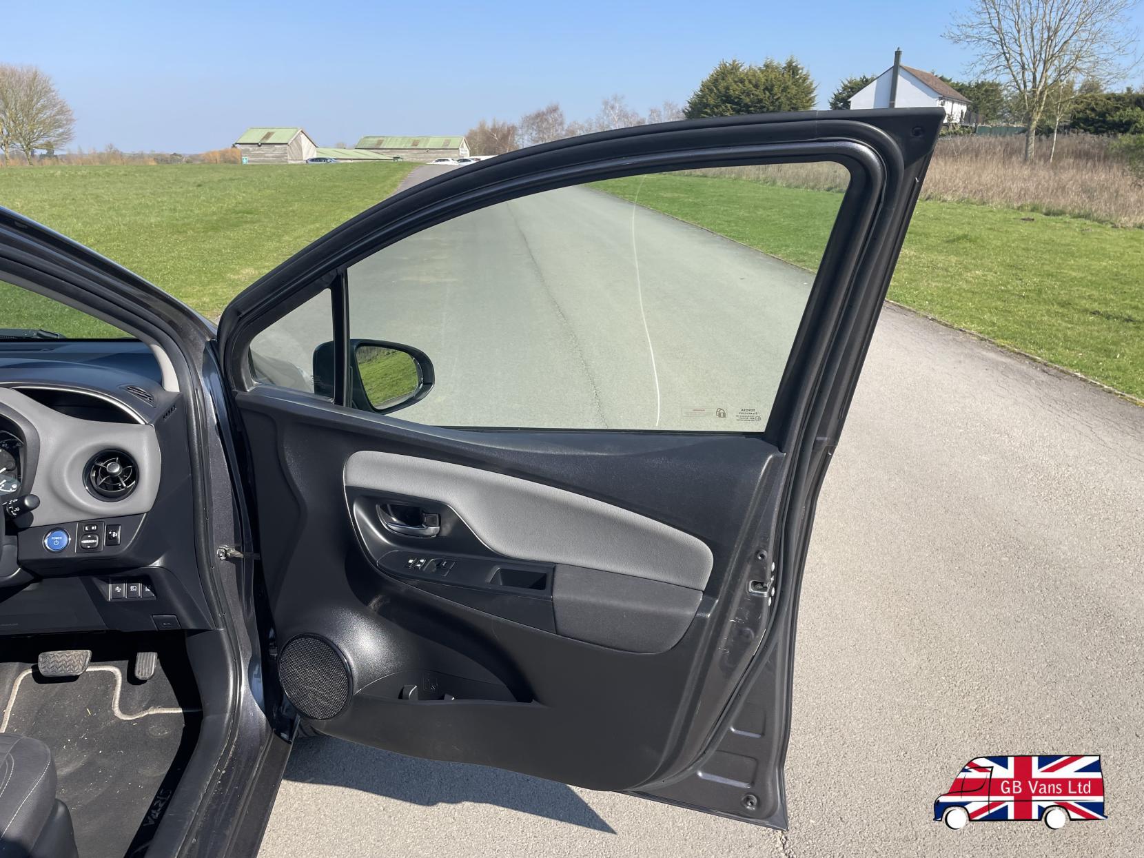 Toyota Yaris 1.5 VVT-h Icon Tech Hatchback 5dr Petrol Hybrid E-CVT Euro 6 (s/s) (100 ps)