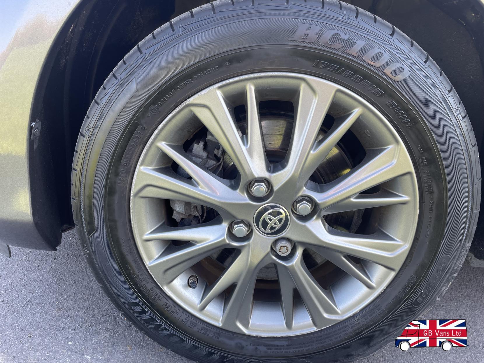 Toyota Yaris 1.5 VVT-h Icon Tech Hatchback 5dr Petrol Hybrid E-CVT Euro 6 (s/s) (100 ps)