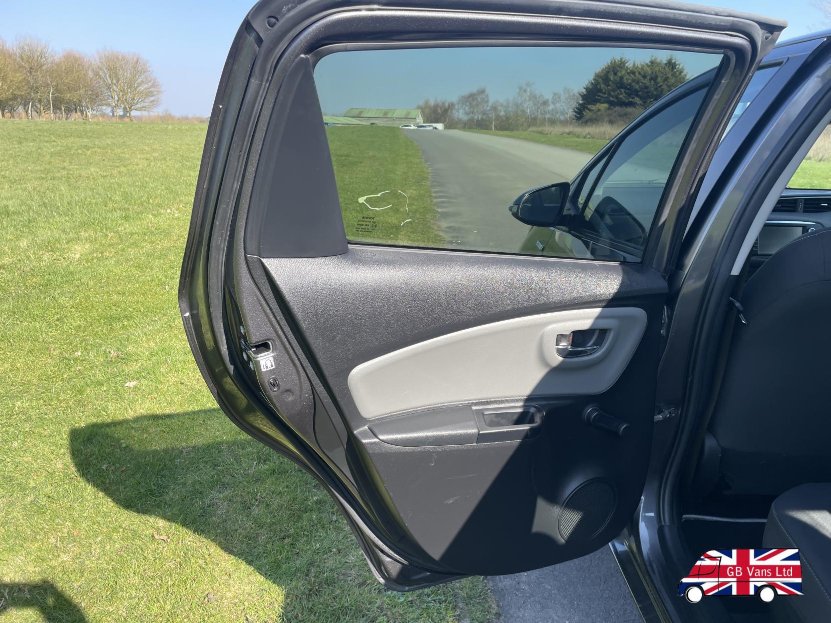 Toyota Yaris 1.5 VVT-h Icon Tech Hatchback 5dr Petrol Hybrid E-CVT Euro 6 (s/s) (100 ps)