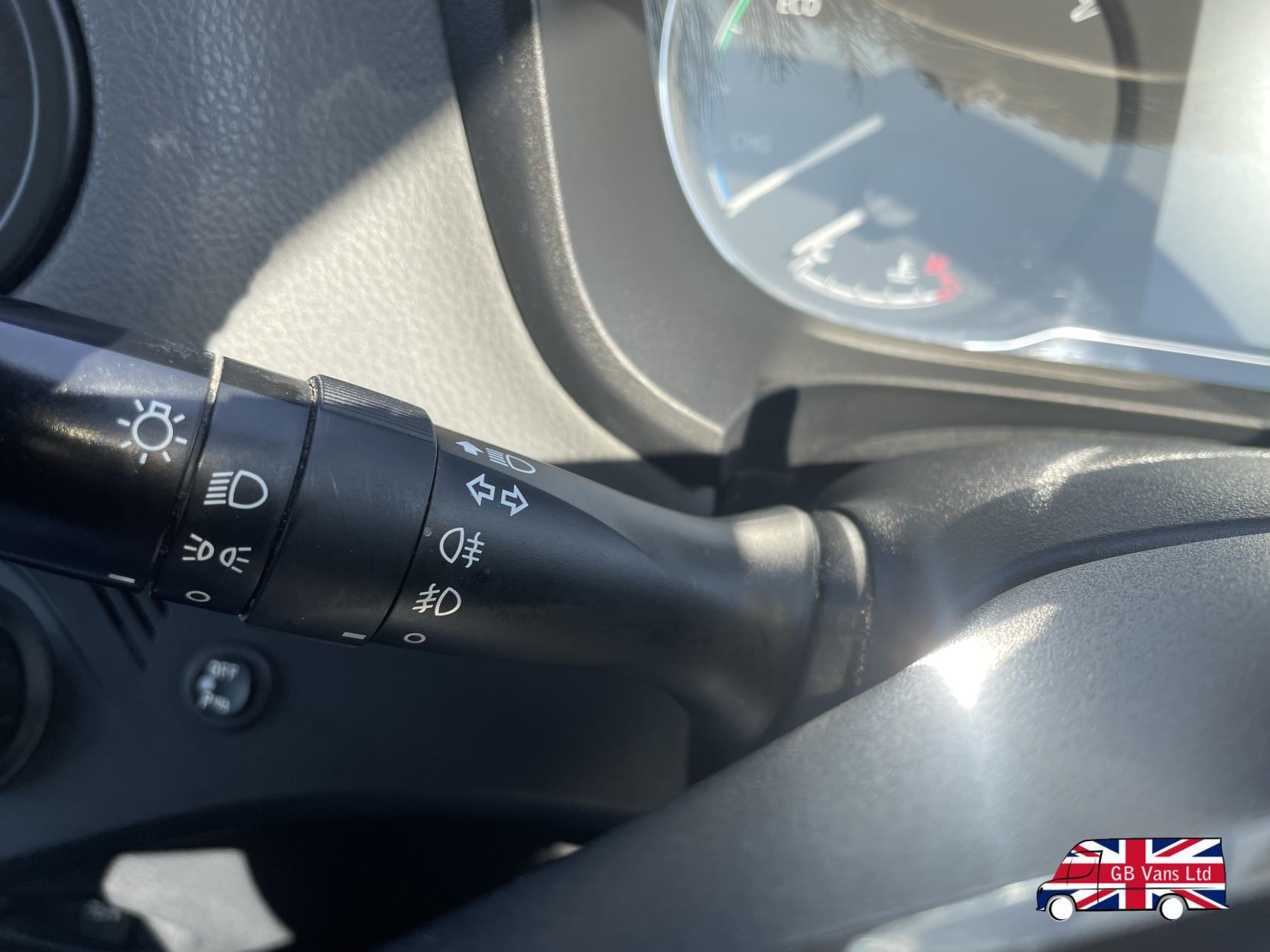 Toyota Yaris 1.5 VVT-h Icon Tech Hatchback 5dr Petrol Hybrid E-CVT Euro 6 (s/s) (100 ps)