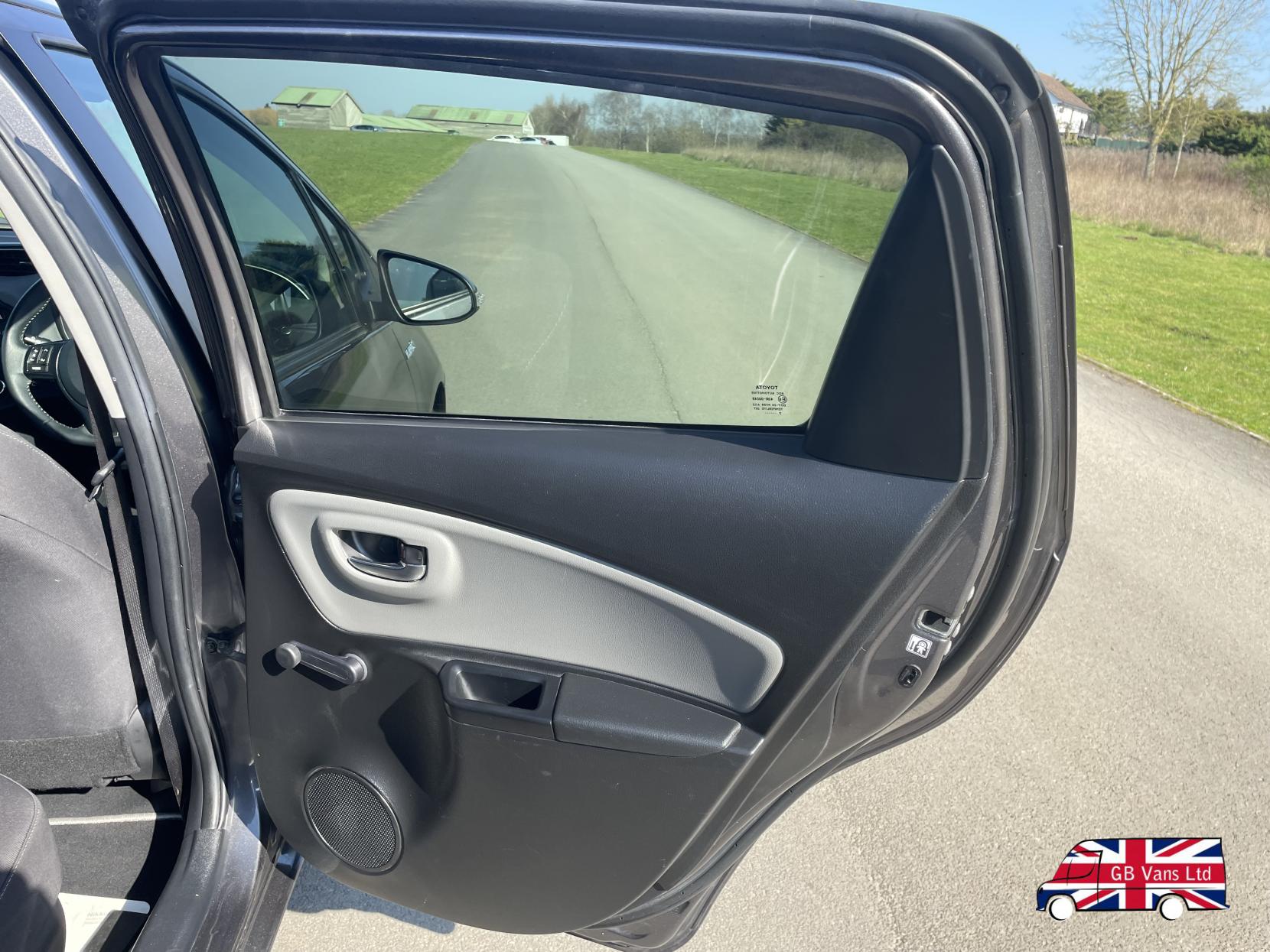 Toyota Yaris 1.5 VVT-h Icon Tech Hatchback 5dr Petrol Hybrid E-CVT Euro 6 (s/s) (100 ps)