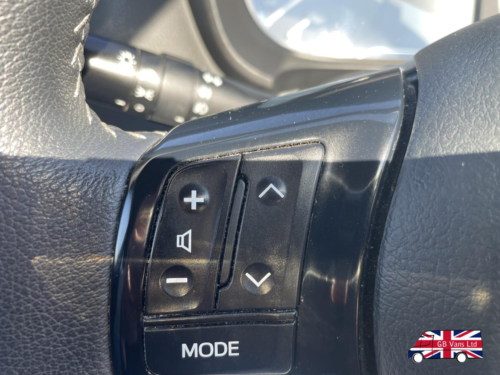 Toyota Yaris 1.5 VVT-h Icon Tech Hatchback 5dr Petrol Hybrid E-CVT Euro 6 (s/s) (100 ps)