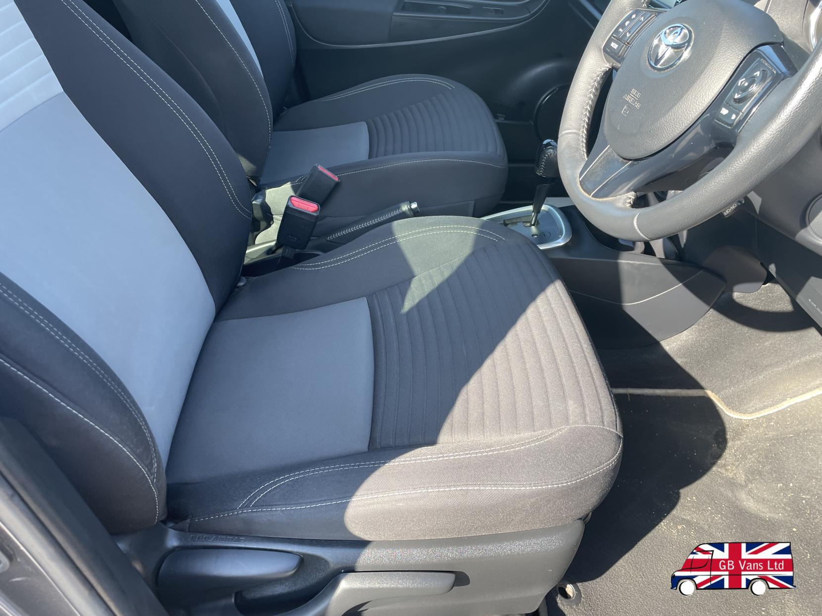 Toyota Yaris 1.5 VVT-h Icon Tech Hatchback 5dr Petrol Hybrid E-CVT Euro 6 (s/s) (100 ps)