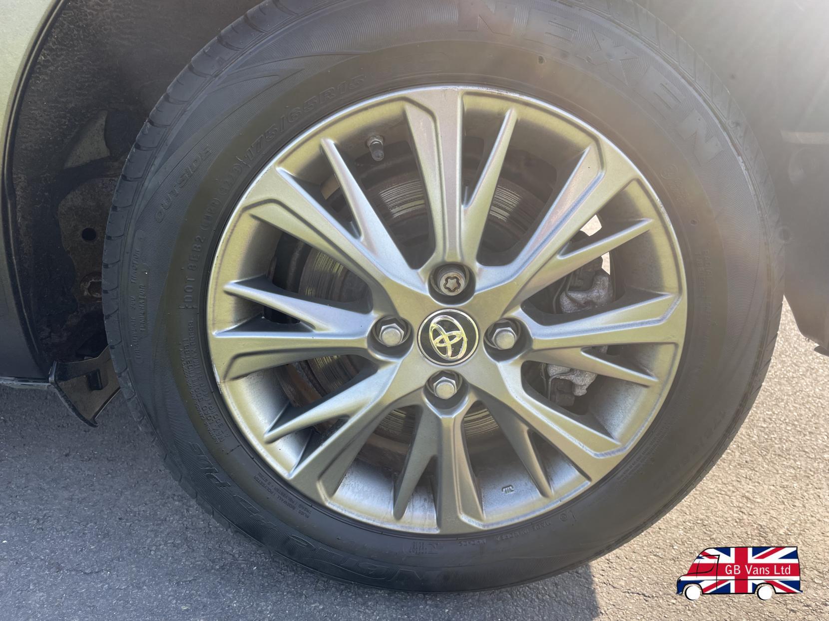 Toyota Yaris 1.5 VVT-h Icon Tech Hatchback 5dr Petrol Hybrid E-CVT Euro 6 (s/s) (100 ps)