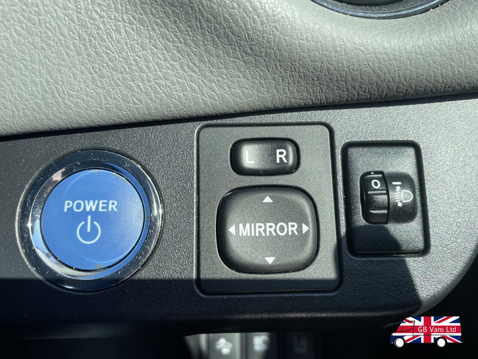 Toyota Yaris 1.5 VVT-h Icon Tech Hatchback 5dr Petrol Hybrid E-CVT Euro 6 (s/s) (100 ps)