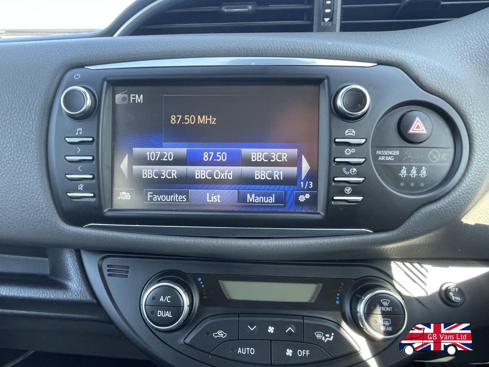 Toyota Yaris 1.5 VVT-h Icon Tech Hatchback 5dr Petrol Hybrid E-CVT Euro 6 (s/s) (100 ps)