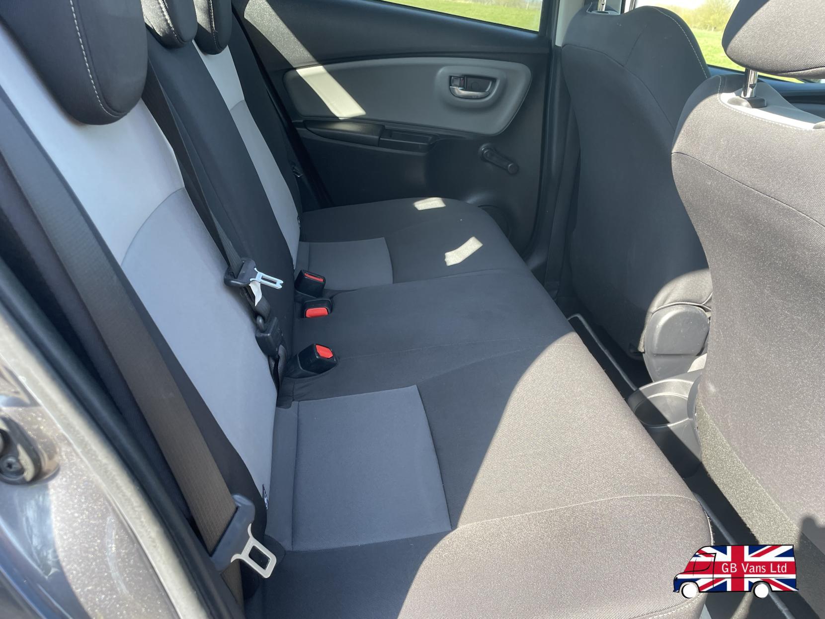 Toyota Yaris 1.5 VVT-h Icon Tech Hatchback 5dr Petrol Hybrid E-CVT Euro 6 (s/s) (100 ps)