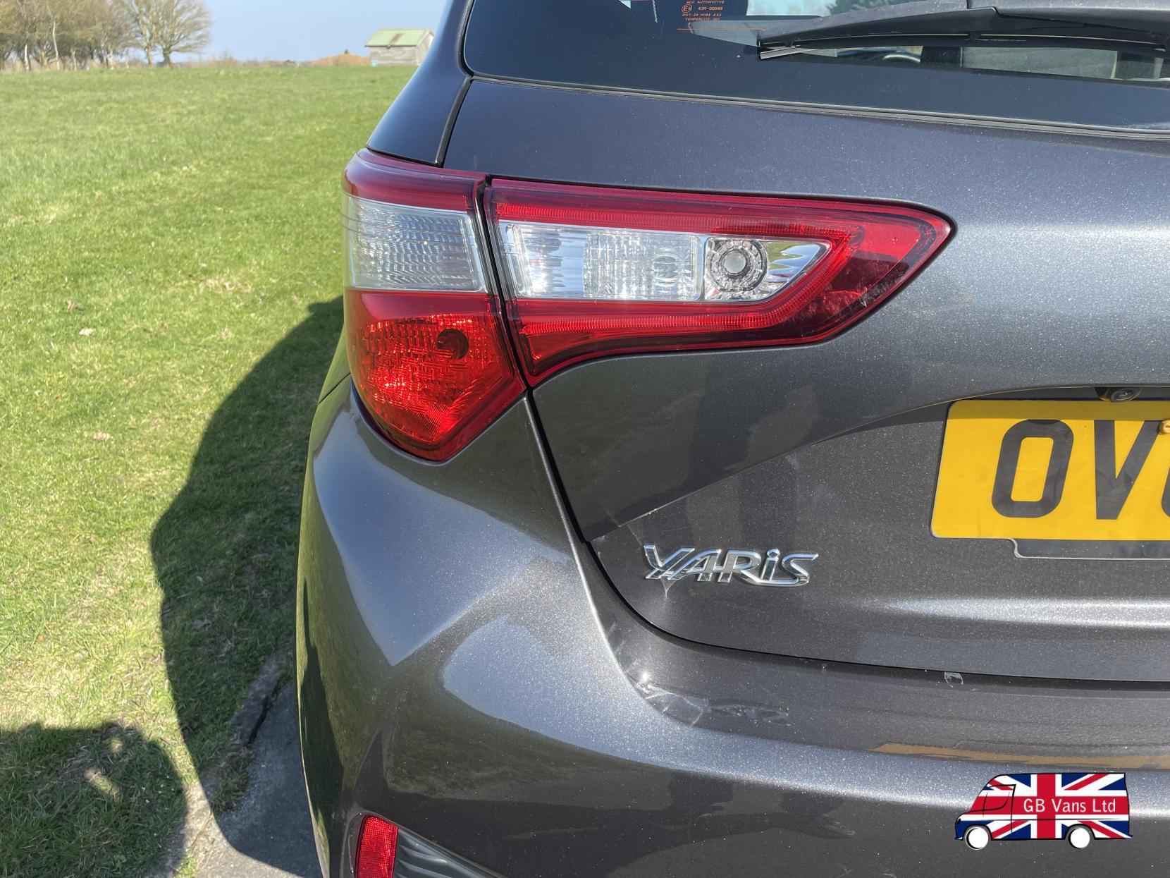 Toyota Yaris 1.5 VVT-h Icon Tech Hatchback 5dr Petrol Hybrid E-CVT Euro 6 (s/s) (100 ps)