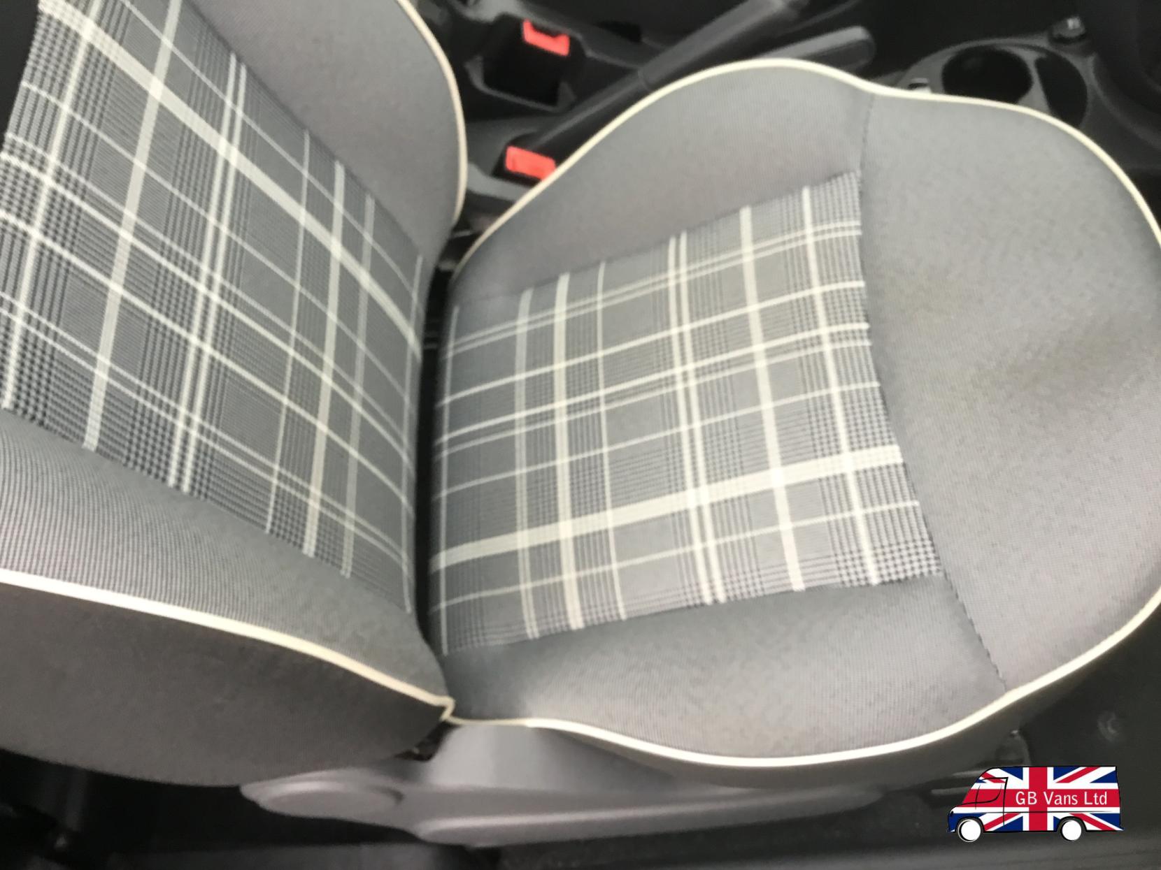 Fiat 500 1.2 Lounge Hatchback 3dr Petrol Manual Euro 6 (s/s) (69 bhp)