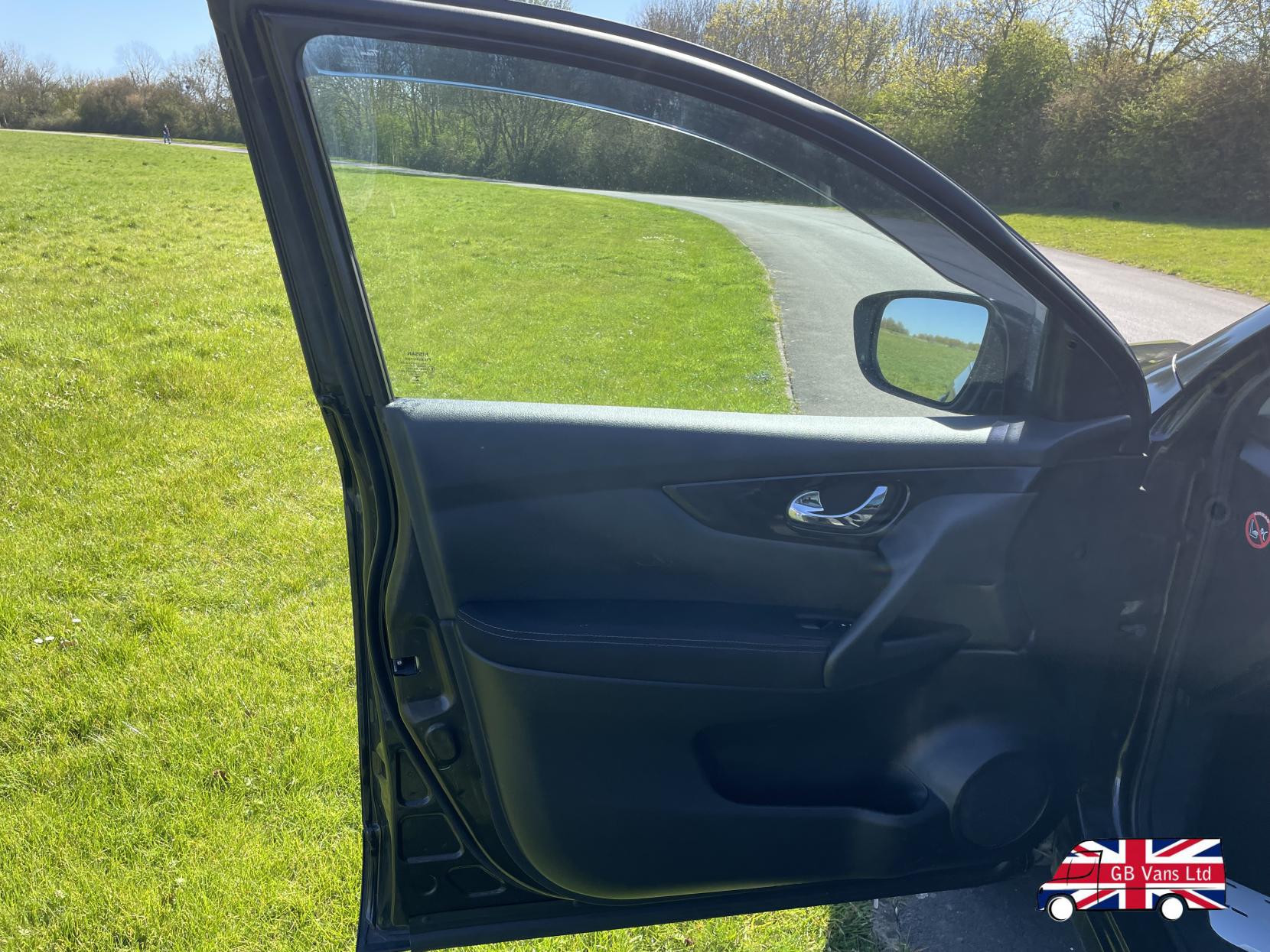 Nissan Qashqai 1.2 DIG-T N-Connecta SUV 5dr Petrol Manual 2WD Euro 6 (s/s) (115 ps)