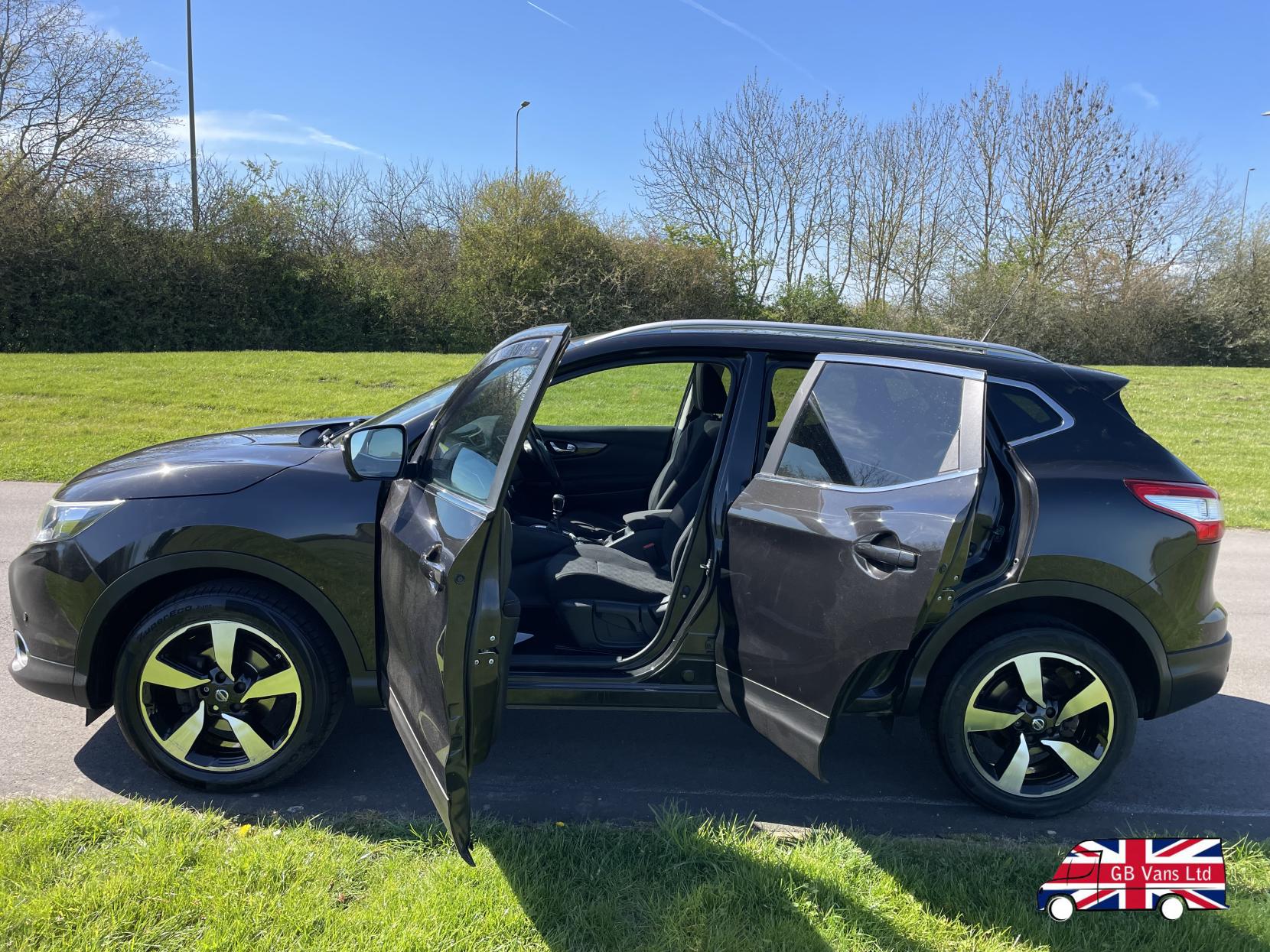 Nissan Qashqai 1.2 DIG-T N-Connecta SUV 5dr Petrol Manual 2WD Euro 6 (s/s) (115 ps)