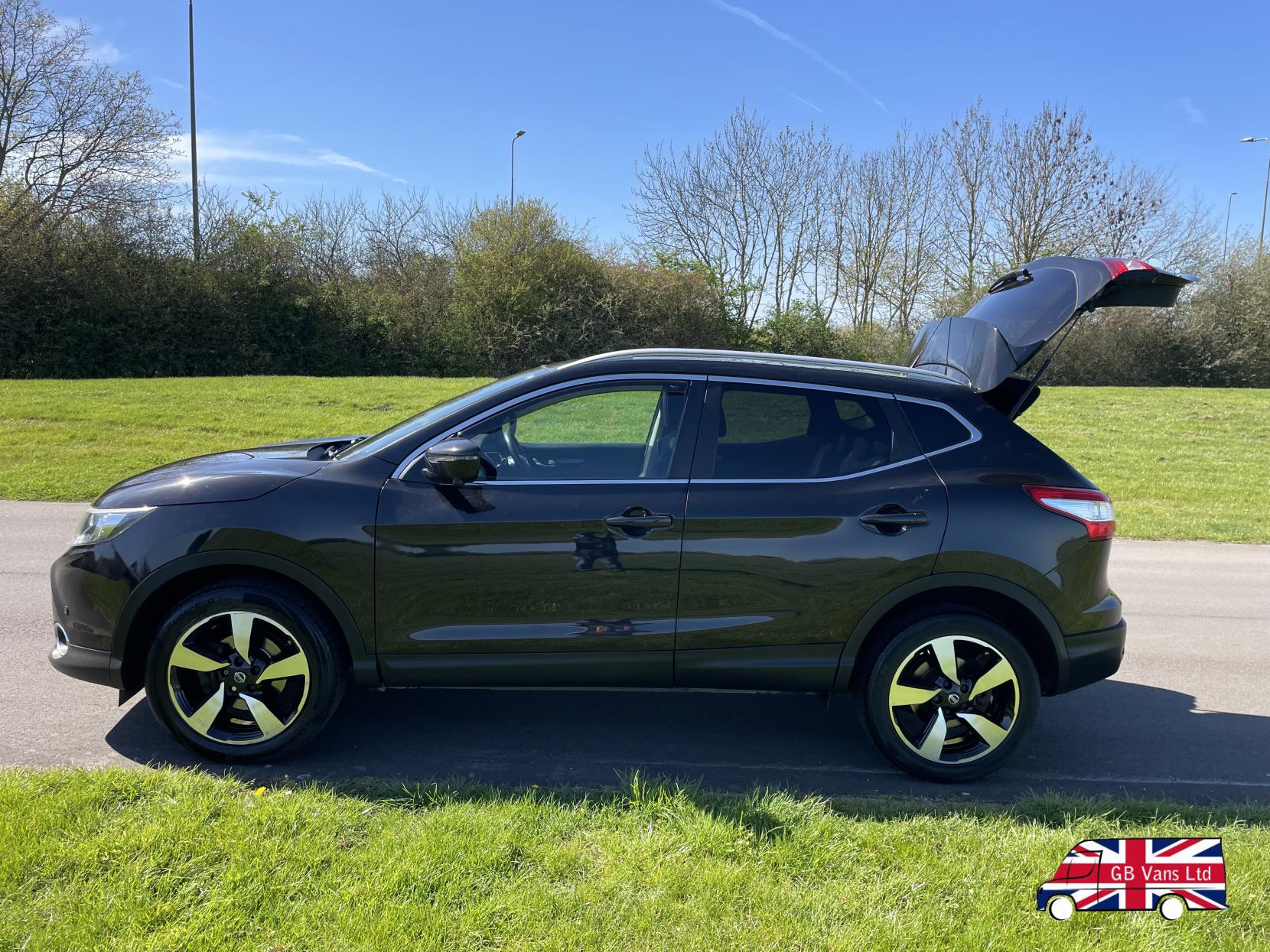 Nissan Qashqai 1.2 DIG-T N-Connecta SUV 5dr Petrol Manual 2WD Euro 6 (s/s) (115 ps)