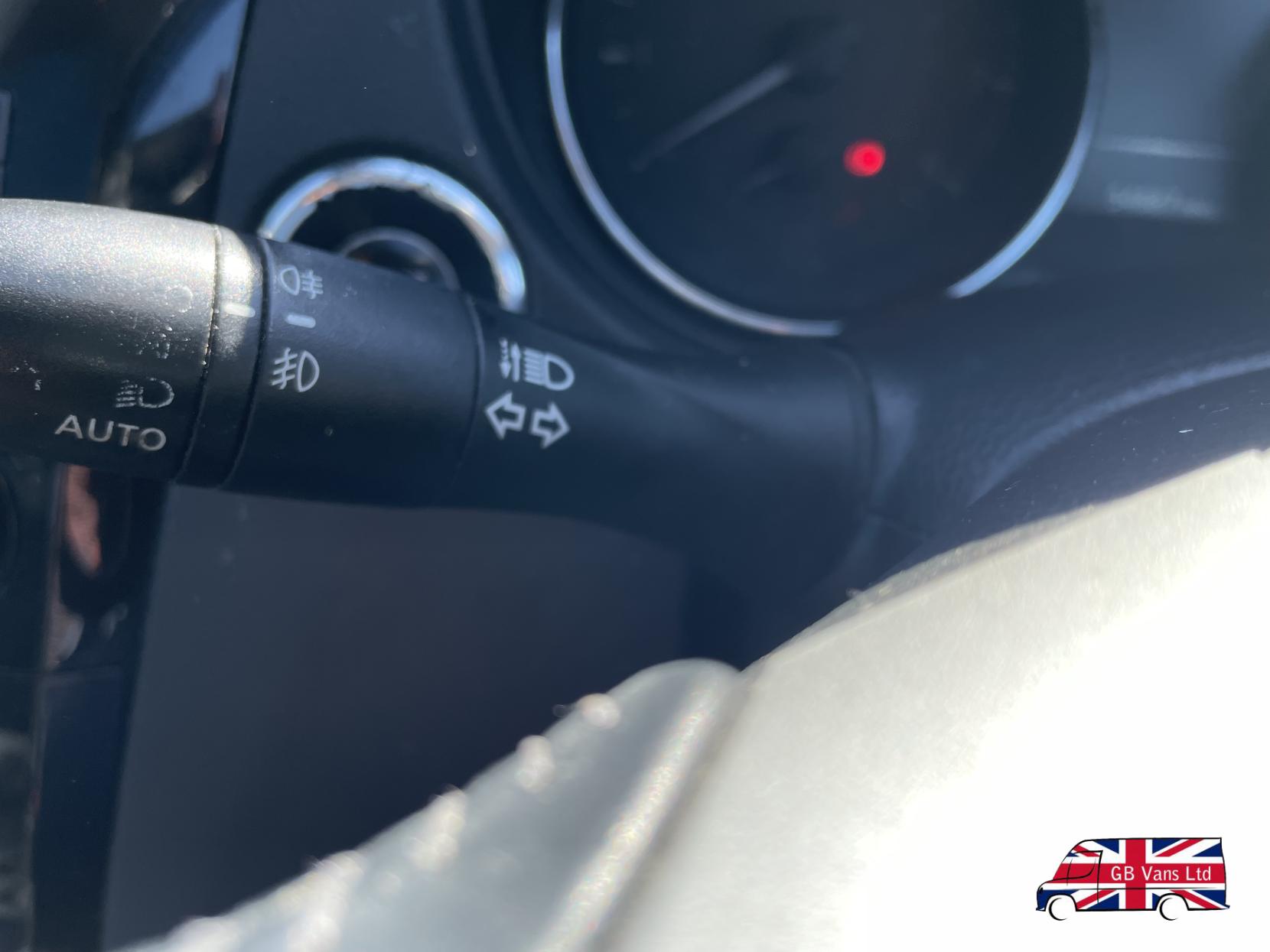 Nissan Qashqai 1.2 DIG-T N-Connecta SUV 5dr Petrol Manual 2WD Euro 6 (s/s) (115 ps)