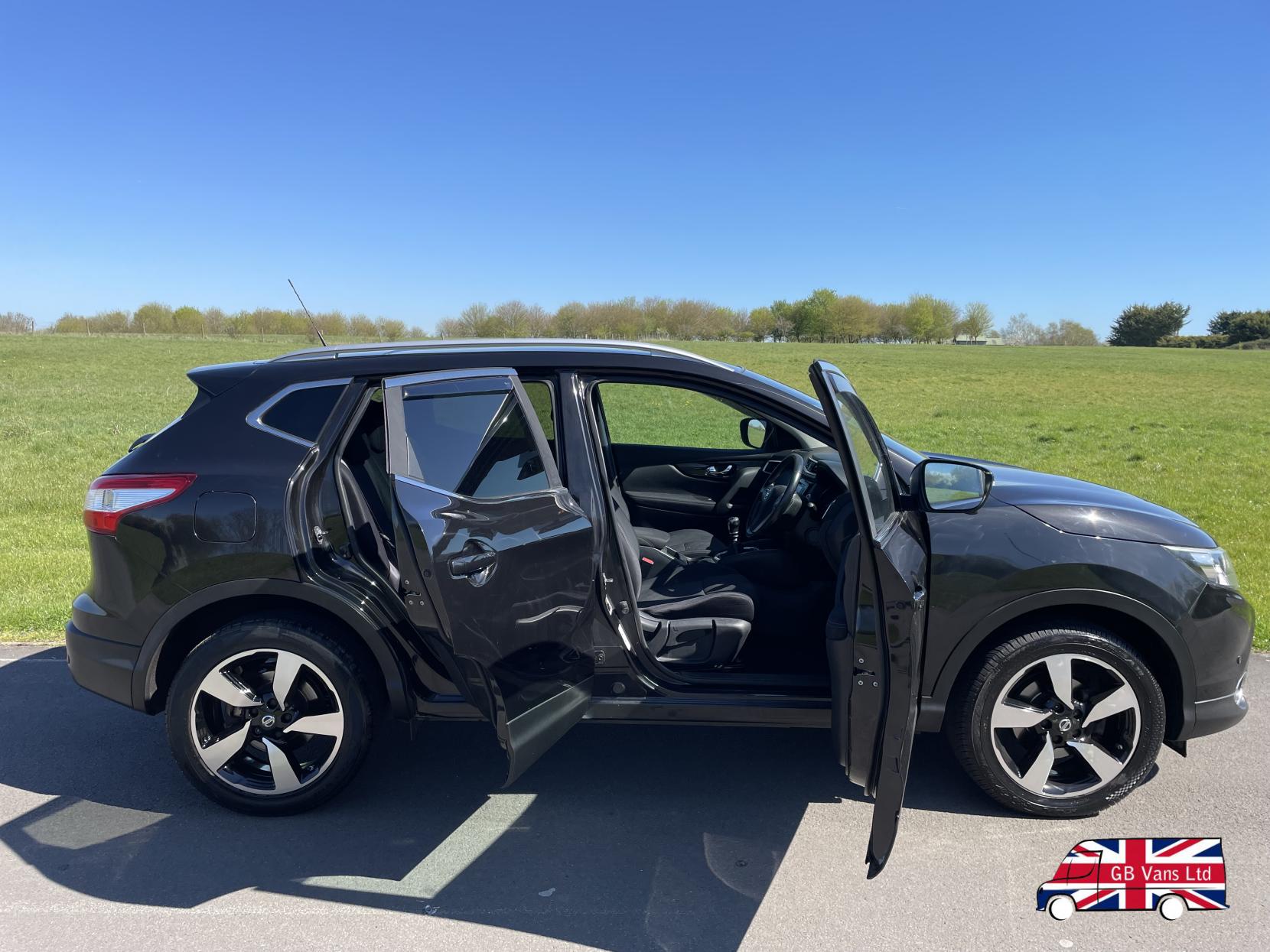 Nissan Qashqai 1.2 DIG-T N-Connecta SUV 5dr Petrol Manual 2WD Euro 6 (s/s) (115 ps)