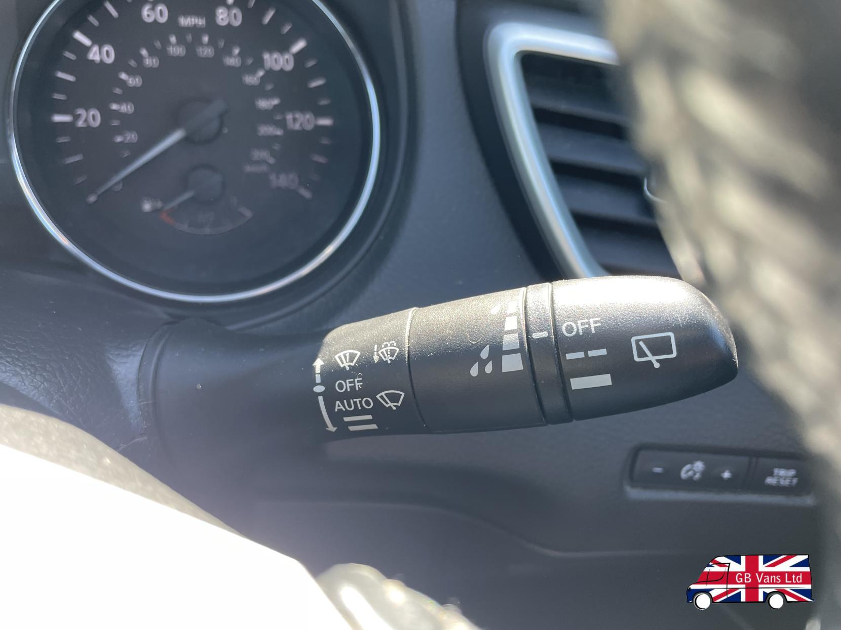 Nissan Qashqai 1.2 DIG-T N-Connecta SUV 5dr Petrol Manual 2WD Euro 6 (s/s) (115 ps)