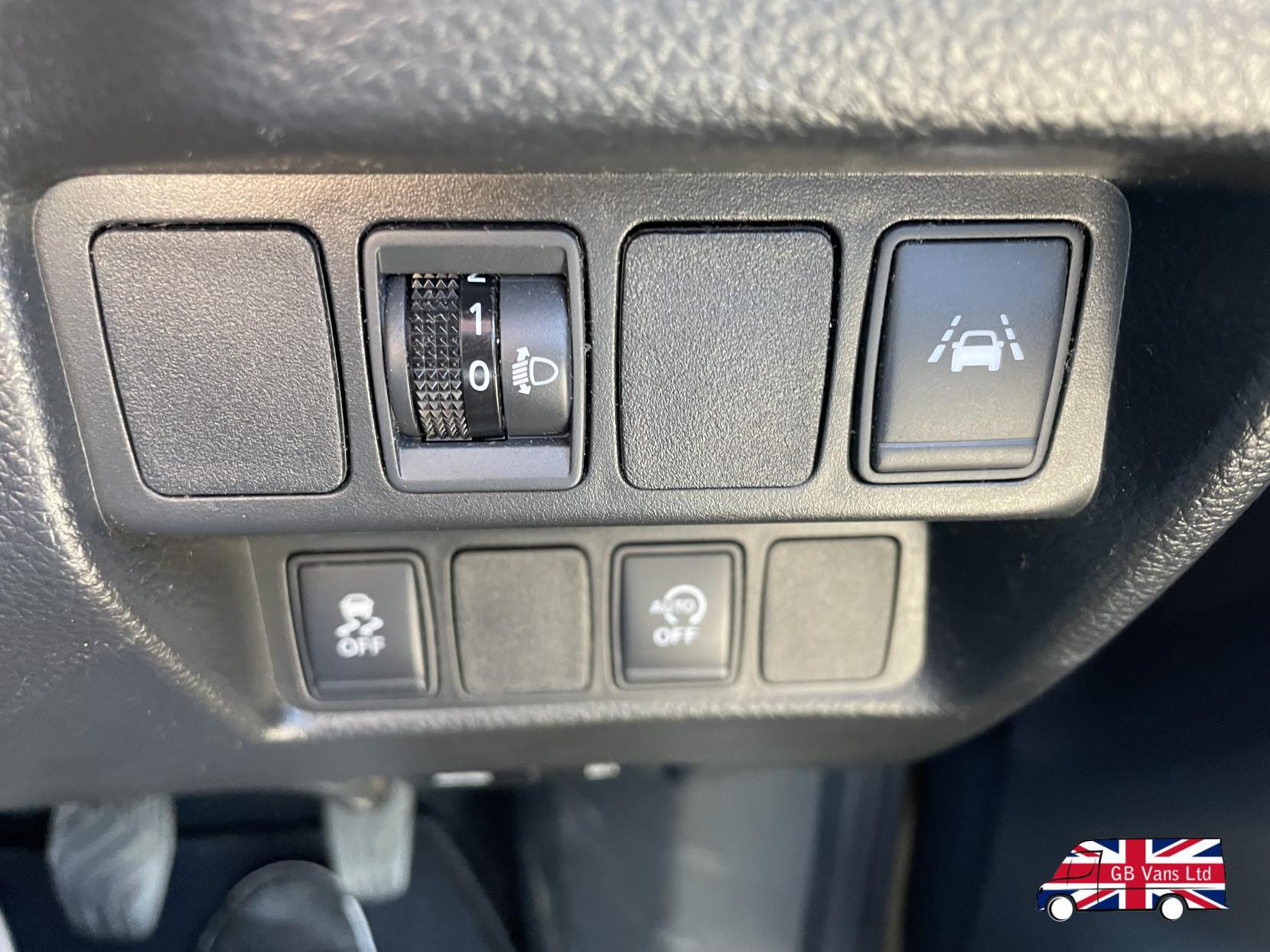 Nissan Qashqai 1.2 DIG-T N-Connecta SUV 5dr Petrol Manual 2WD Euro 6 (s/s) (115 ps)