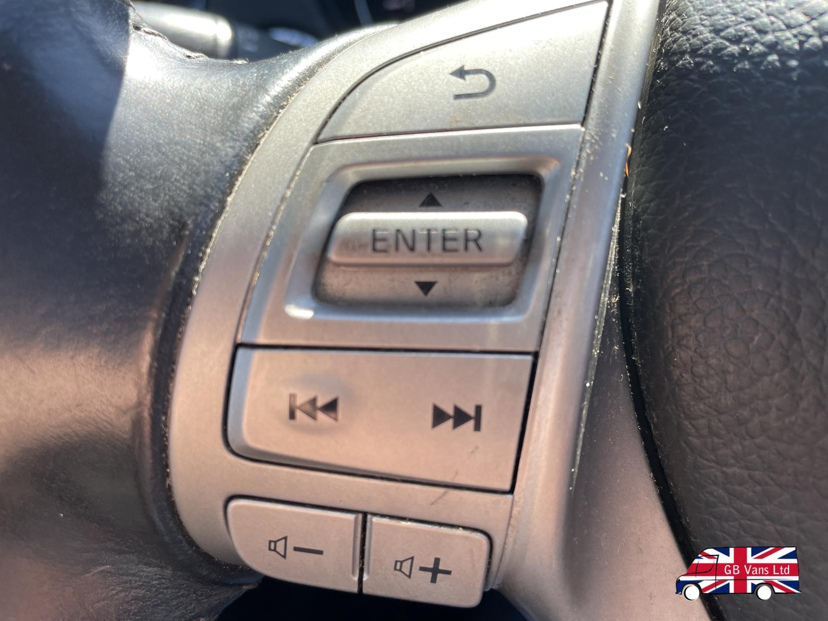 Nissan Qashqai 1.2 DIG-T N-Connecta SUV 5dr Petrol Manual 2WD Euro 6 (s/s) (115 ps)