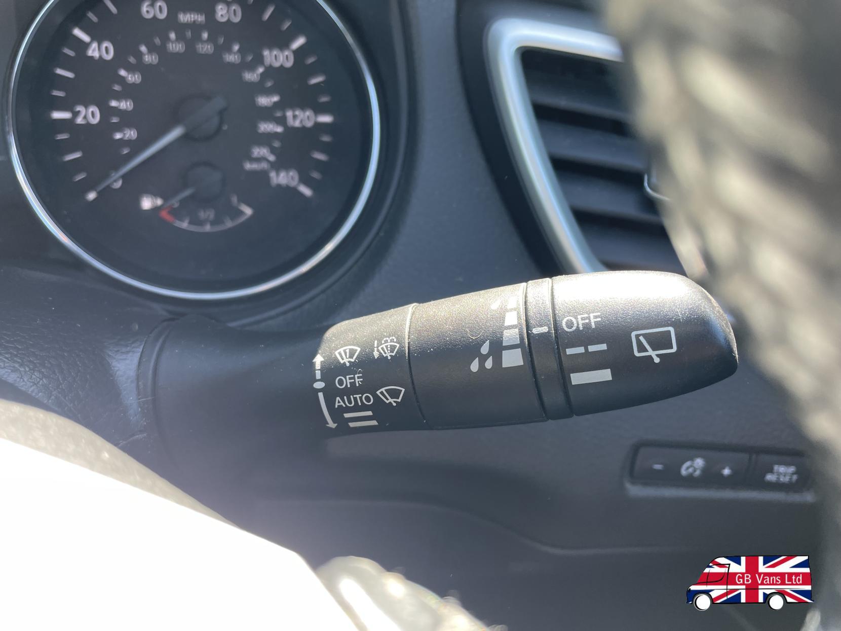 Nissan Qashqai 1.2 DIG-T N-Connecta SUV 5dr Petrol Manual 2WD Euro 6 (s/s) (115 ps)