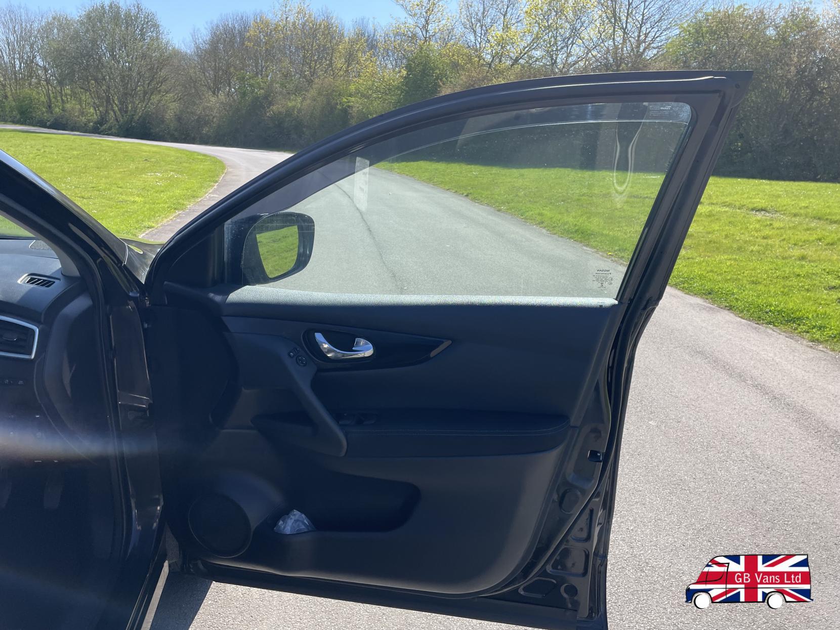 Nissan Qashqai 1.2 DIG-T N-Connecta SUV 5dr Petrol Manual 2WD Euro 6 (s/s) (115 ps)