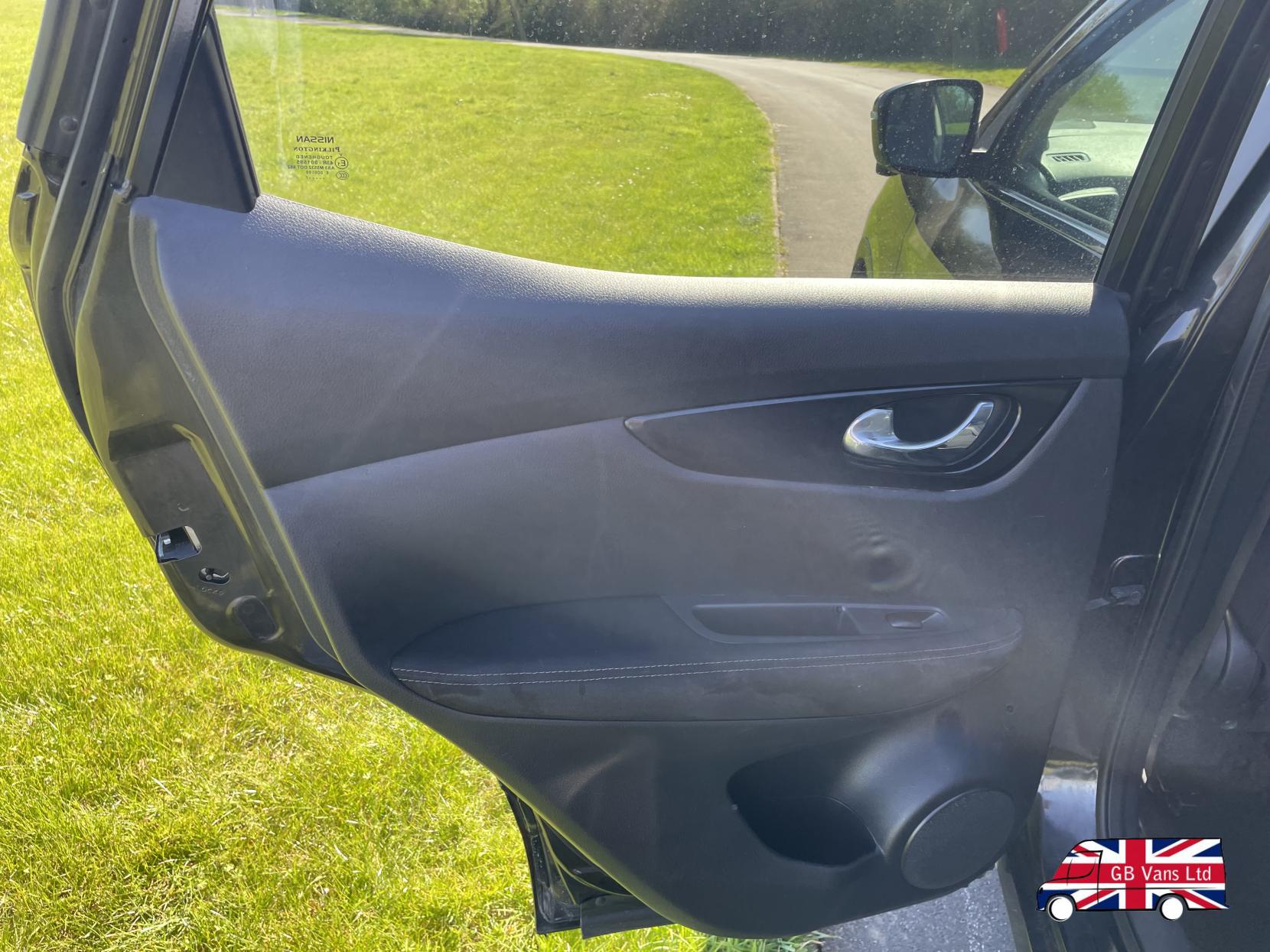 Nissan Qashqai 1.2 DIG-T N-Connecta SUV 5dr Petrol Manual 2WD Euro 6 (s/s) (115 ps)