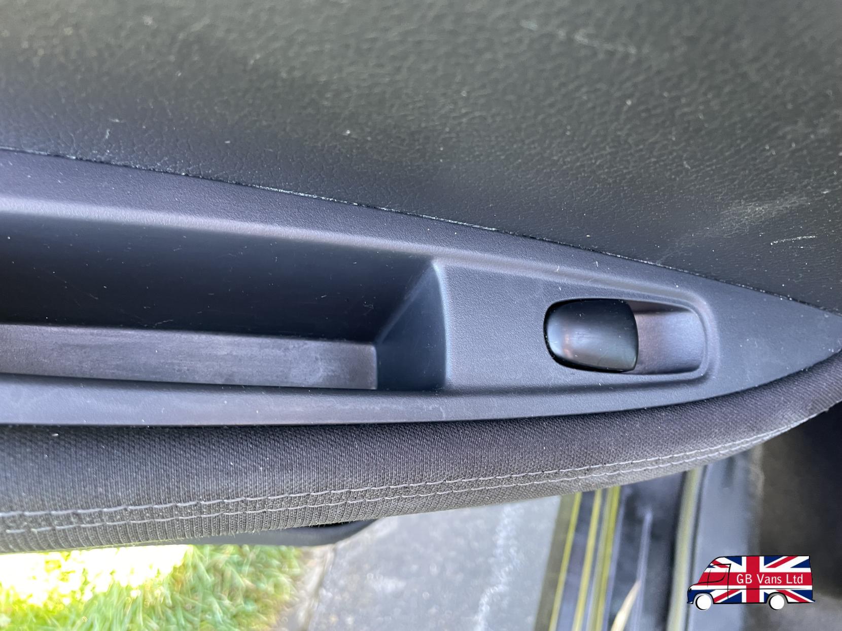 Nissan Qashqai 1.2 DIG-T N-Connecta SUV 5dr Petrol Manual 2WD Euro 6 (s/s) (115 ps)