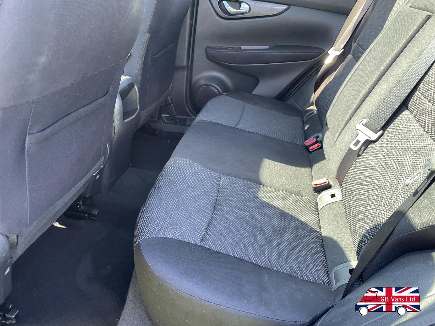 Nissan Qashqai 1.2 DIG-T N-Connecta SUV 5dr Petrol Manual 2WD Euro 6 (s/s) (115 ps)