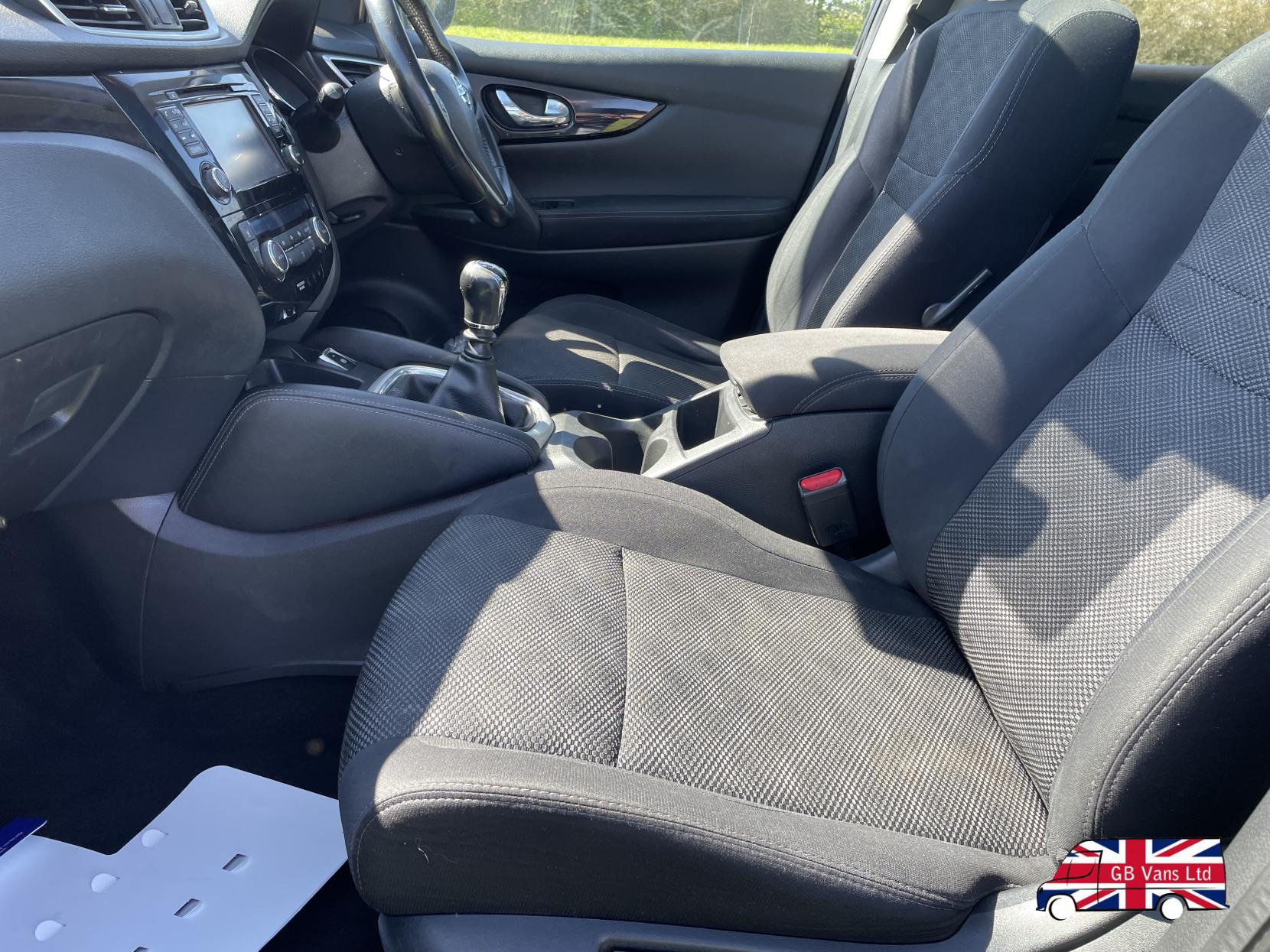 Nissan Qashqai 1.2 DIG-T N-Connecta SUV 5dr Petrol Manual 2WD Euro 6 (s/s) (115 ps)