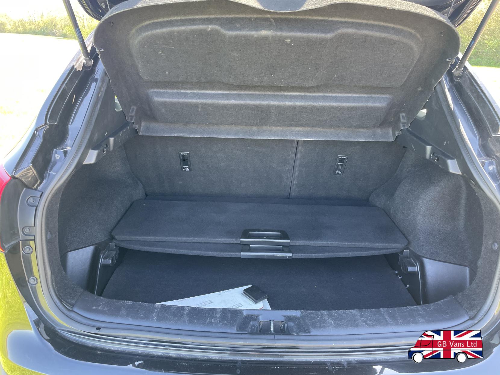 Nissan Qashqai 1.2 DIG-T N-Connecta SUV 5dr Petrol Manual 2WD Euro 6 (s/s) (115 ps)