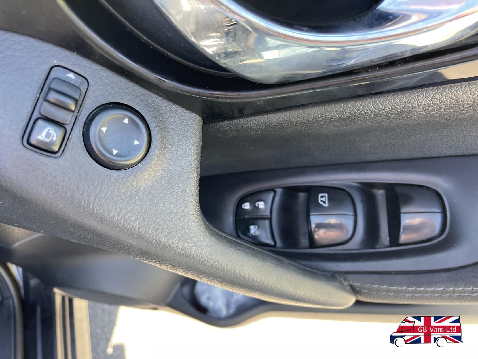 Nissan Qashqai 1.2 DIG-T N-Connecta SUV 5dr Petrol Manual 2WD Euro 6 (s/s) (115 ps)