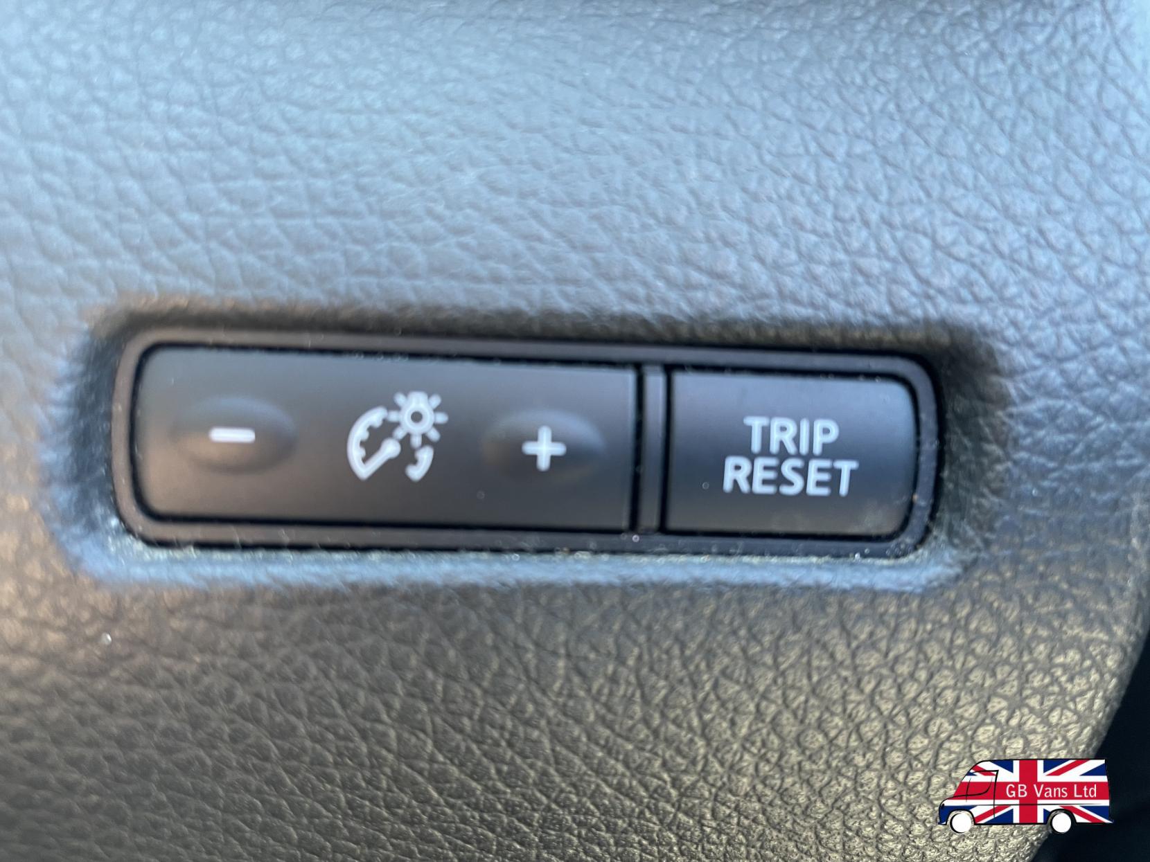 Nissan Qashqai 1.2 DIG-T N-Connecta SUV 5dr Petrol Manual 2WD Euro 6 (s/s) (115 ps)