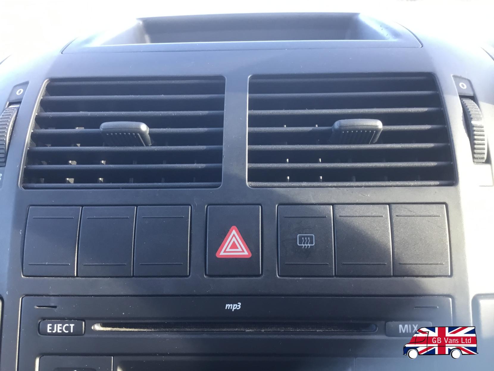 Volkswagen Polo 1.4 SE Hatchback 5dr Petrol Manual (150 g/km, 79 bhp)