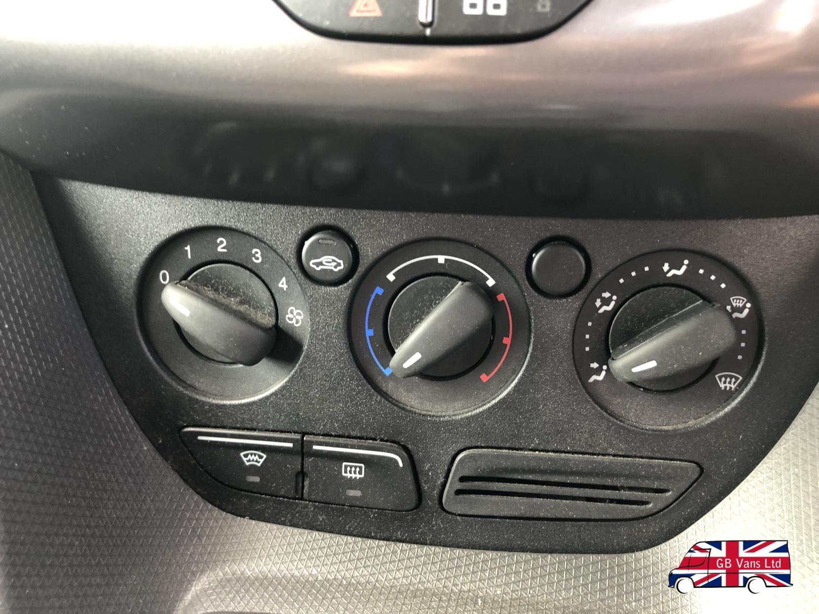 Ford Transit Connect 1.6 TDCi 210 Trend Panel Van 5dr Diesel Manual L2 H1 (128 g/km, 94 bhp)