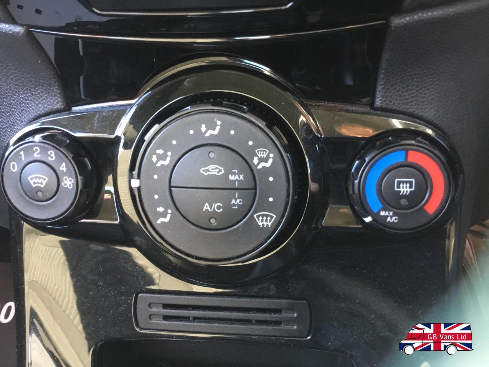 Ford Fiesta 1.25 Zetec Hatchback 3dr Petrol Manual Euro 5 (82 ps)