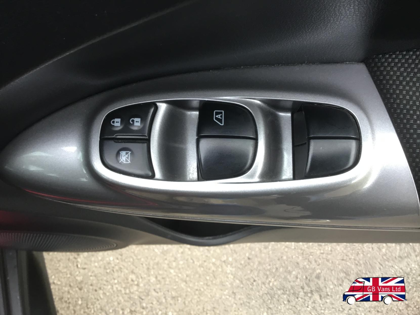 Nissan Juke 1.6 Acenta SUV 5dr Petrol Manual Euro 5 (s/s) (117 ps)