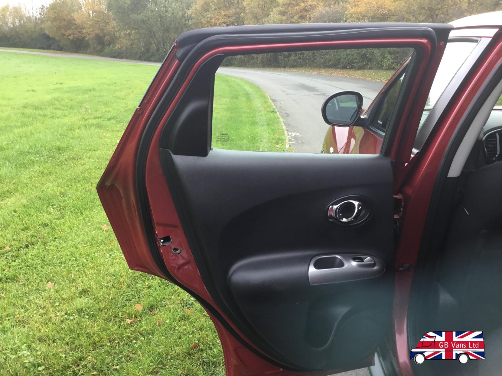 Nissan Juke 1.6 Acenta SUV 5dr Petrol Manual Euro 5 (s/s) (117 ps)