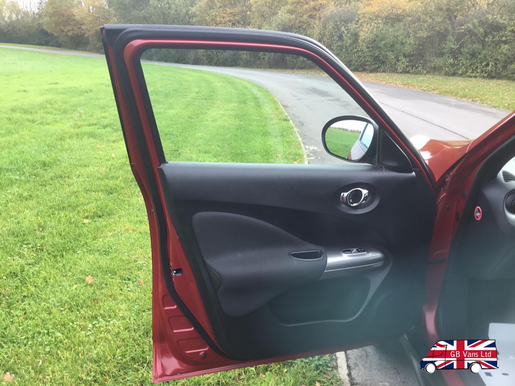 Nissan Juke 1.6 Acenta SUV 5dr Petrol Manual Euro 5 (s/s) (117 ps)