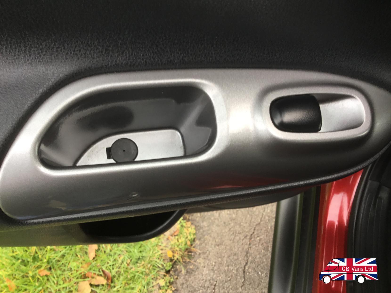 Nissan Juke 1.6 Acenta SUV 5dr Petrol Manual Euro 5 (s/s) (117 ps)