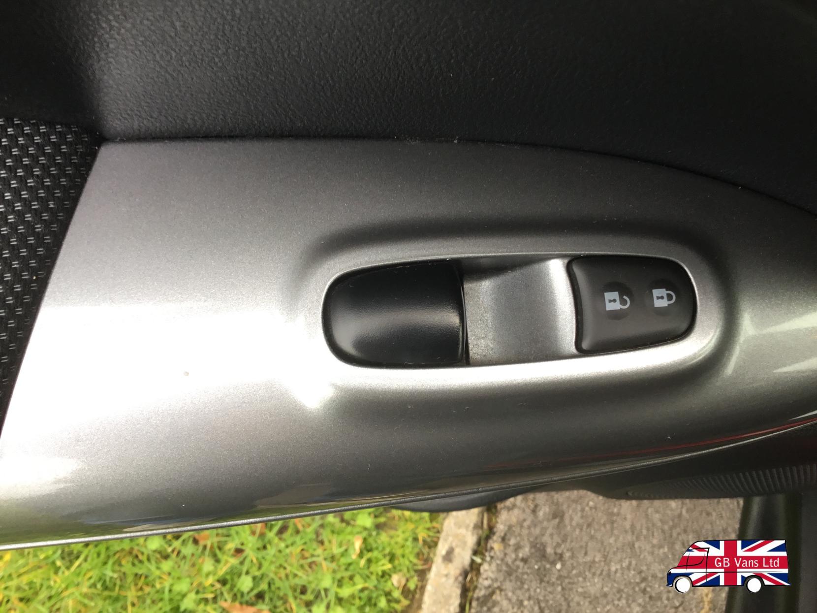 Nissan Juke 1.6 Acenta SUV 5dr Petrol Manual Euro 5 (s/s) (117 ps)