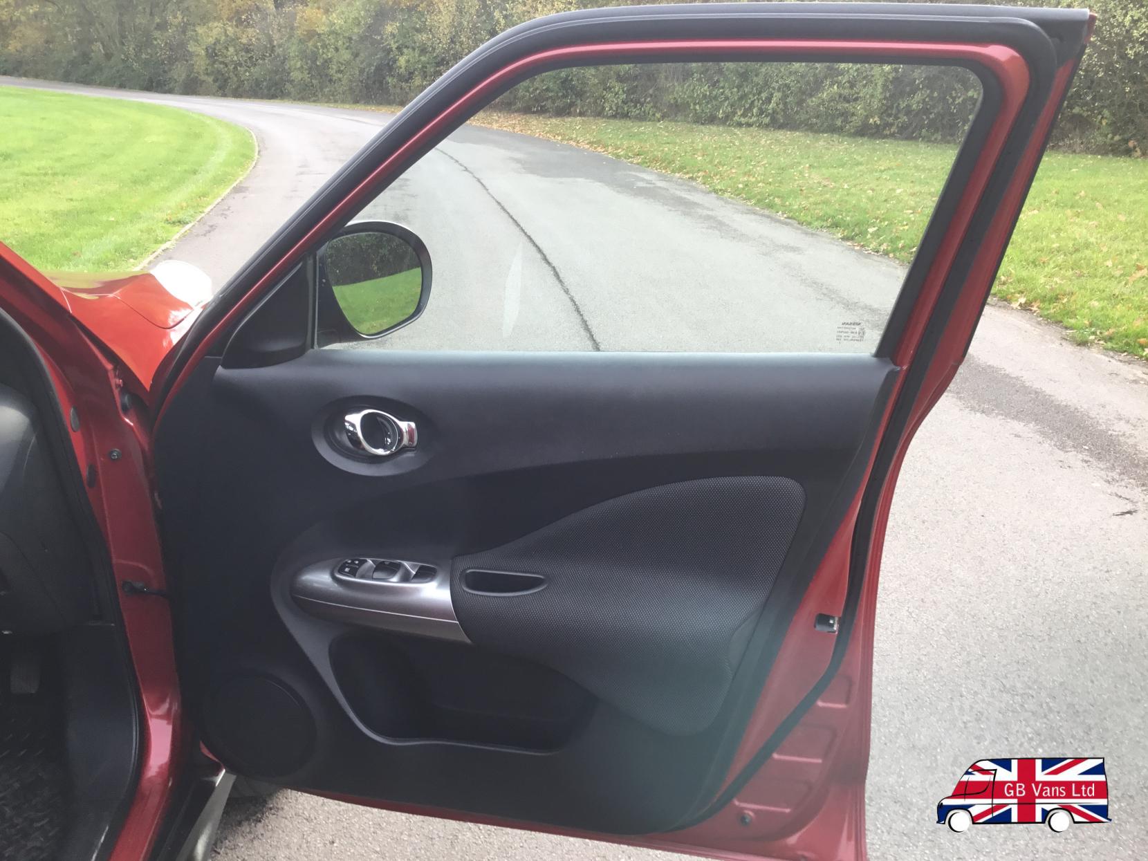 Nissan Juke 1.6 Acenta SUV 5dr Petrol Manual Euro 5 (s/s) (117 ps)