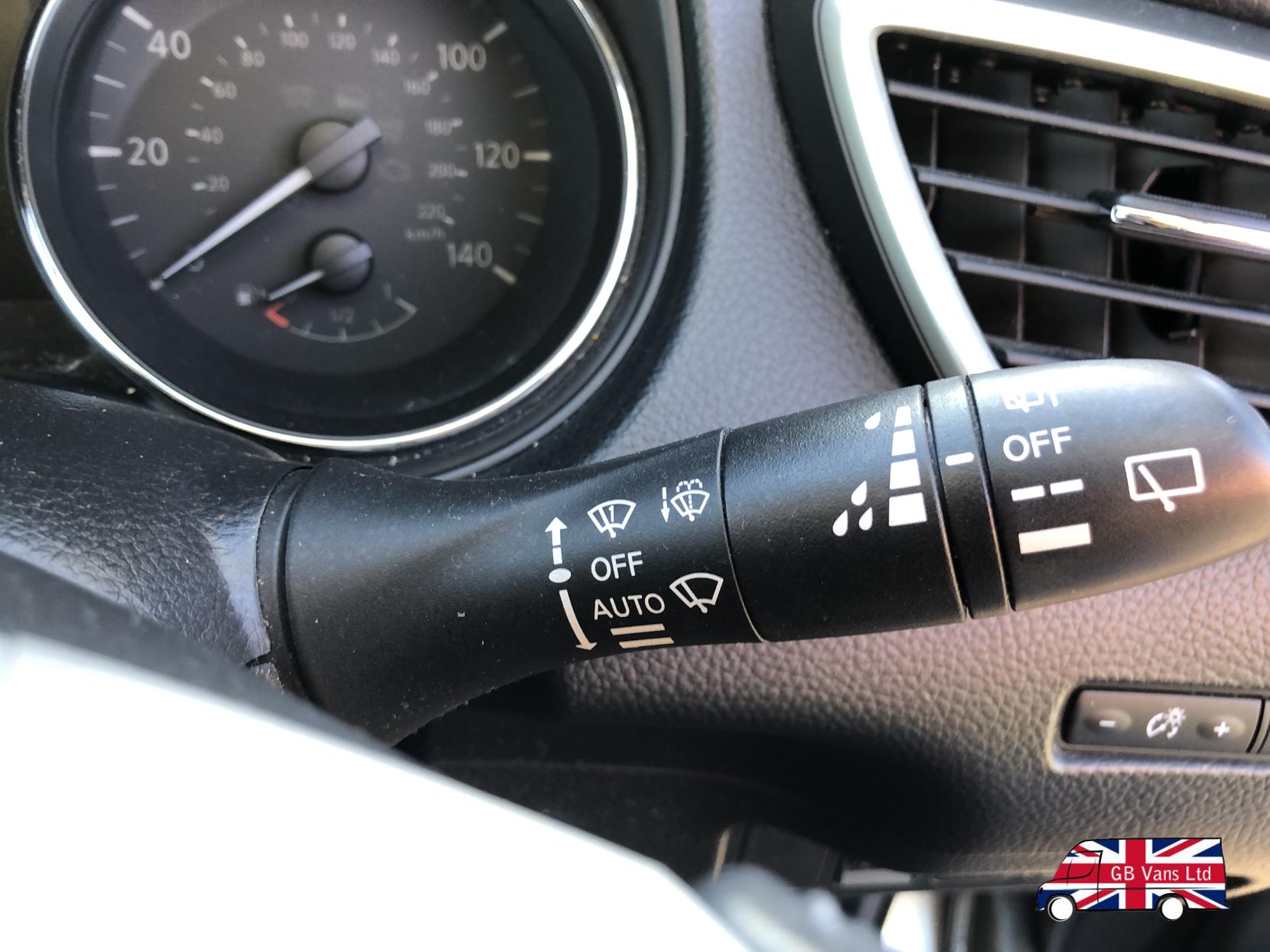 Nissan Qashqai 1.2 DIG-T N-Connecta SUV 5dr Petrol Manual 2WD Euro 6 (s/s) (115 ps)