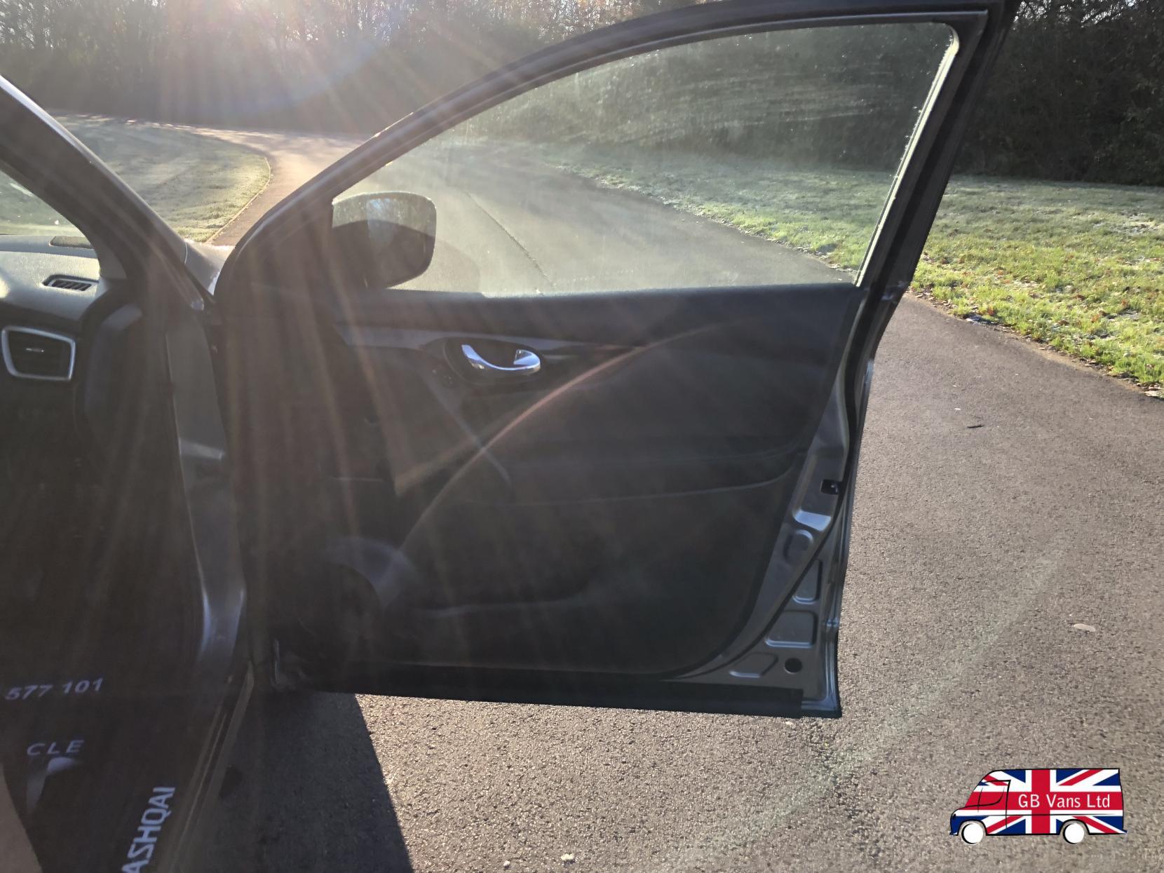 Nissan Qashqai 1.2 DIG-T N-Connecta SUV 5dr Petrol Manual 2WD Euro 6 (s/s) (115 ps)