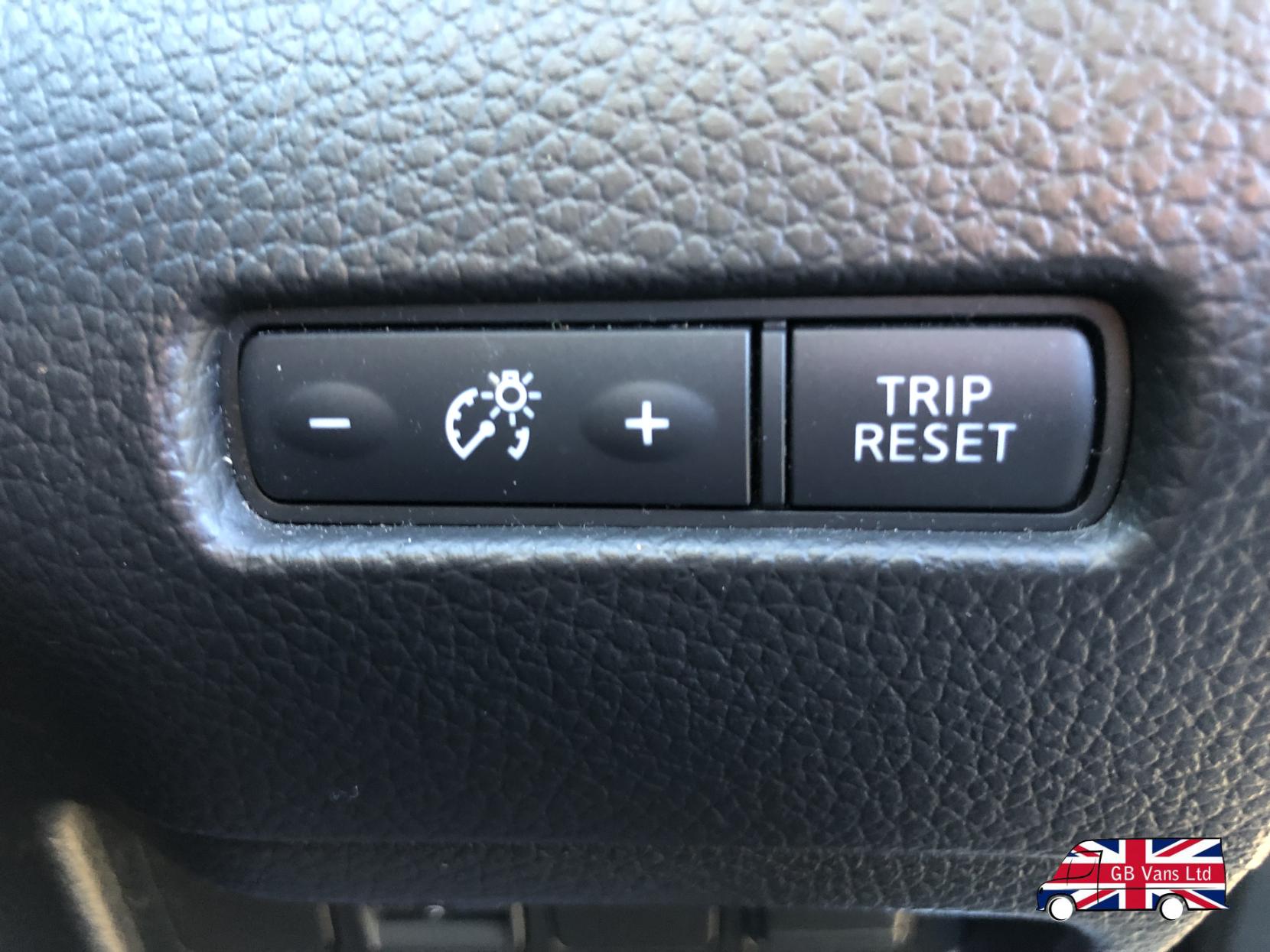 Nissan Qashqai 1.2 DIG-T N-Connecta SUV 5dr Petrol Manual 2WD Euro 6 (s/s) (115 ps)