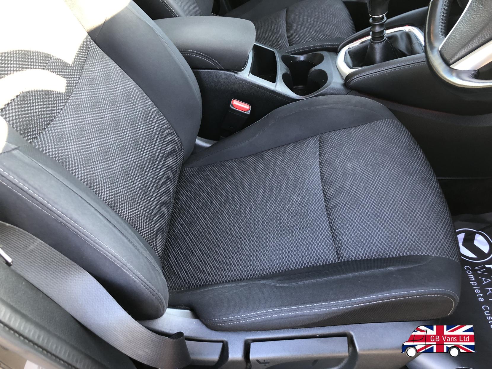 Nissan Qashqai 1.2 DIG-T N-Connecta SUV 5dr Petrol Manual 2WD Euro 6 (s/s) (115 ps)