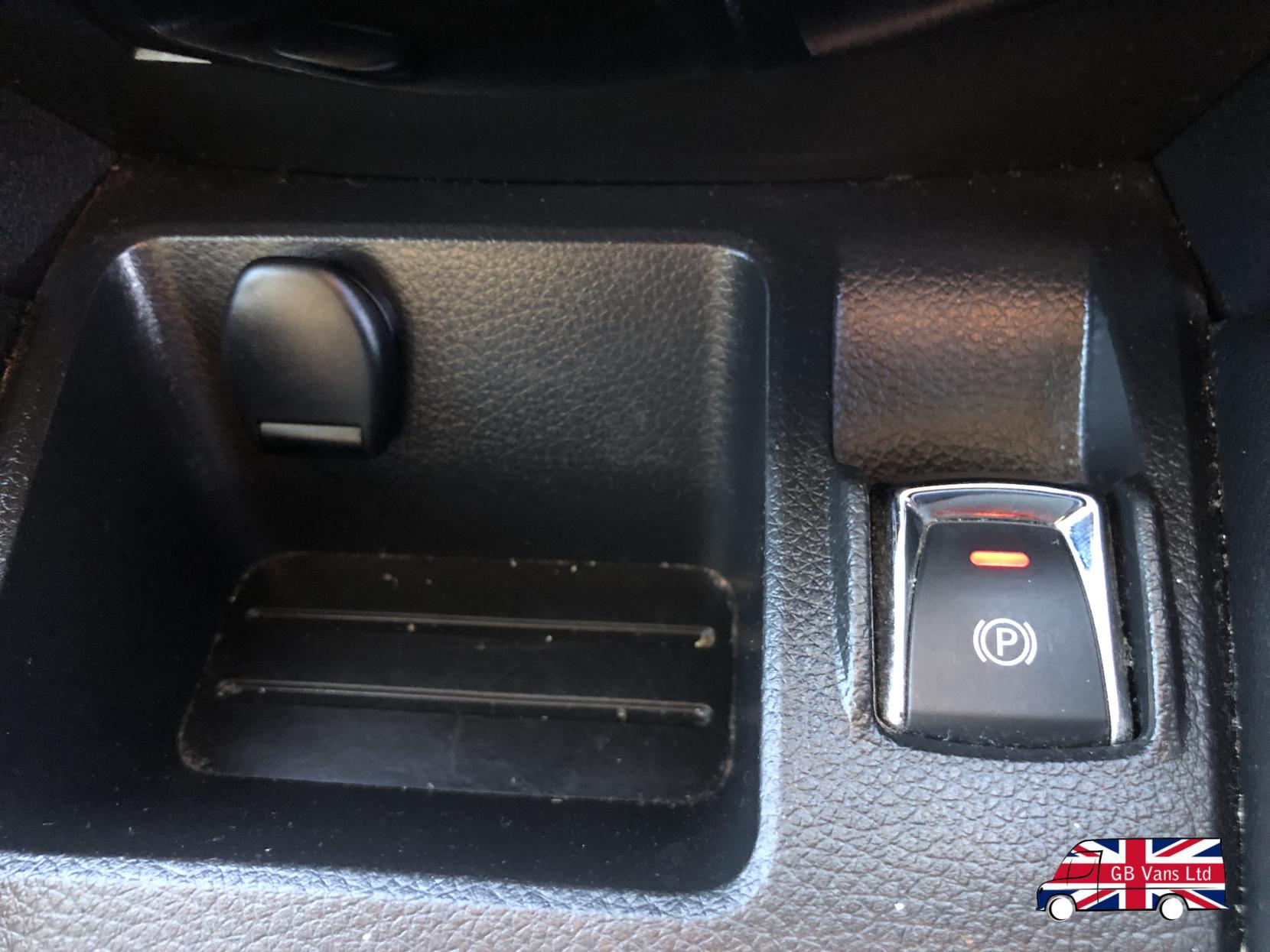 Nissan Qashqai 1.2 DIG-T N-Connecta SUV 5dr Petrol Manual 2WD Euro 6 (s/s) (115 ps)