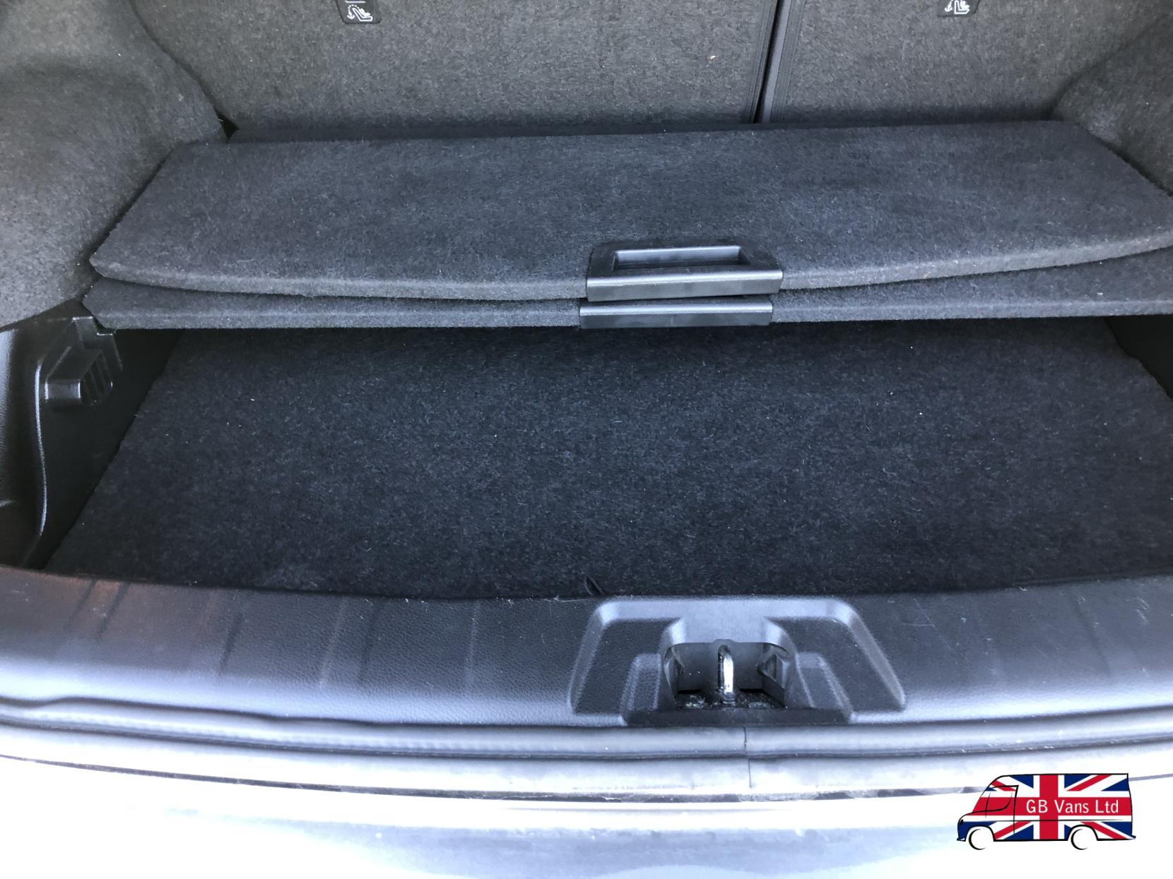 Nissan Qashqai 1.2 DIG-T N-Connecta SUV 5dr Petrol Manual 2WD Euro 6 (s/s) (115 ps)