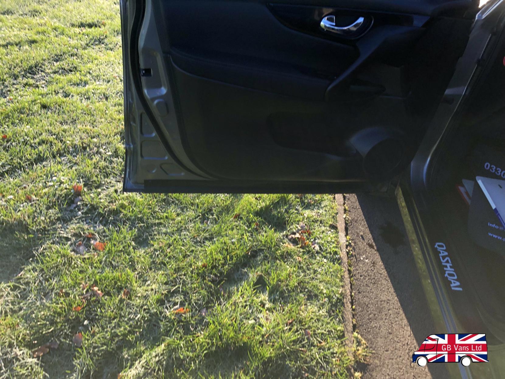 Nissan Qashqai 1.2 DIG-T N-Connecta SUV 5dr Petrol Manual 2WD Euro 6 (s/s) (115 ps)